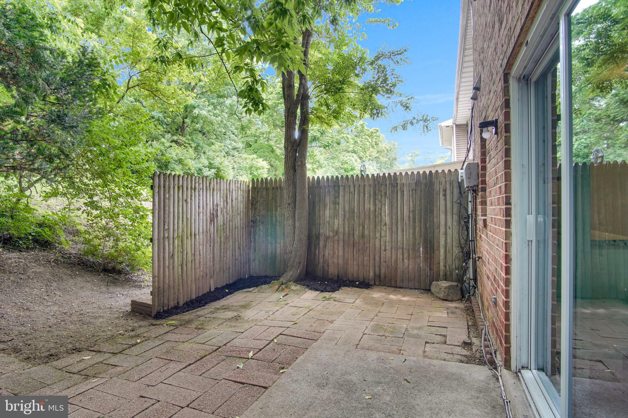 QUEENS COURT - Residential