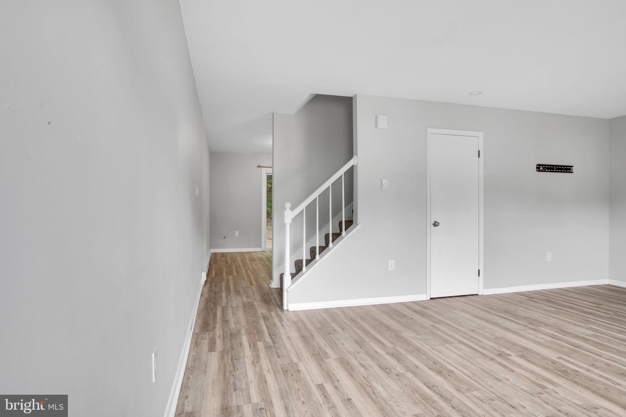 QUEENS COURT - Residential