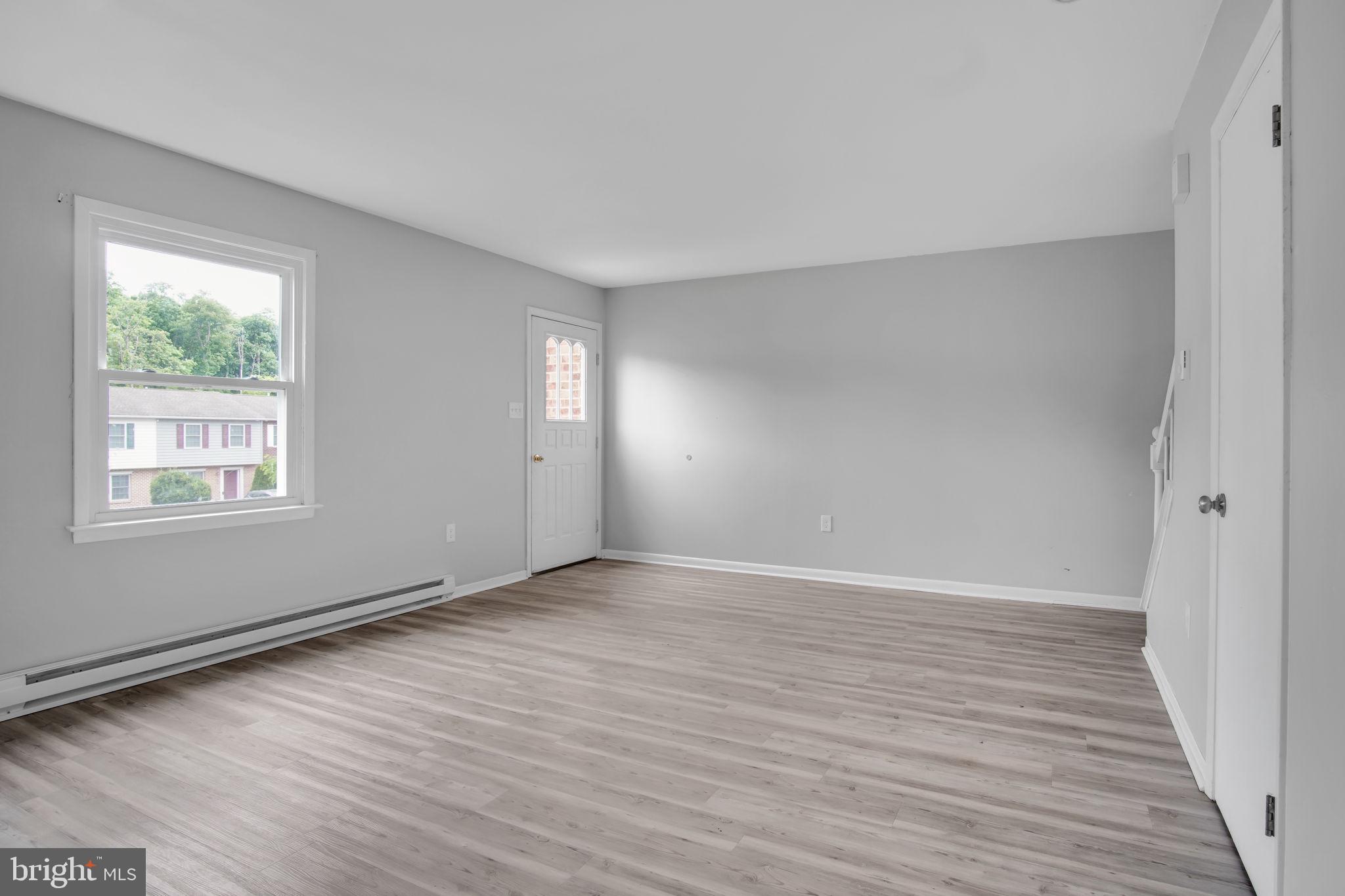 QUEENS COURT - Residential