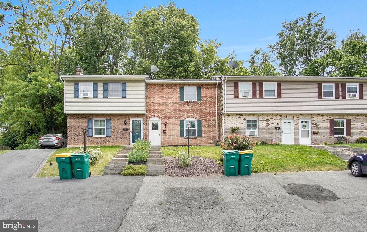 QUEENS COURT - Residential