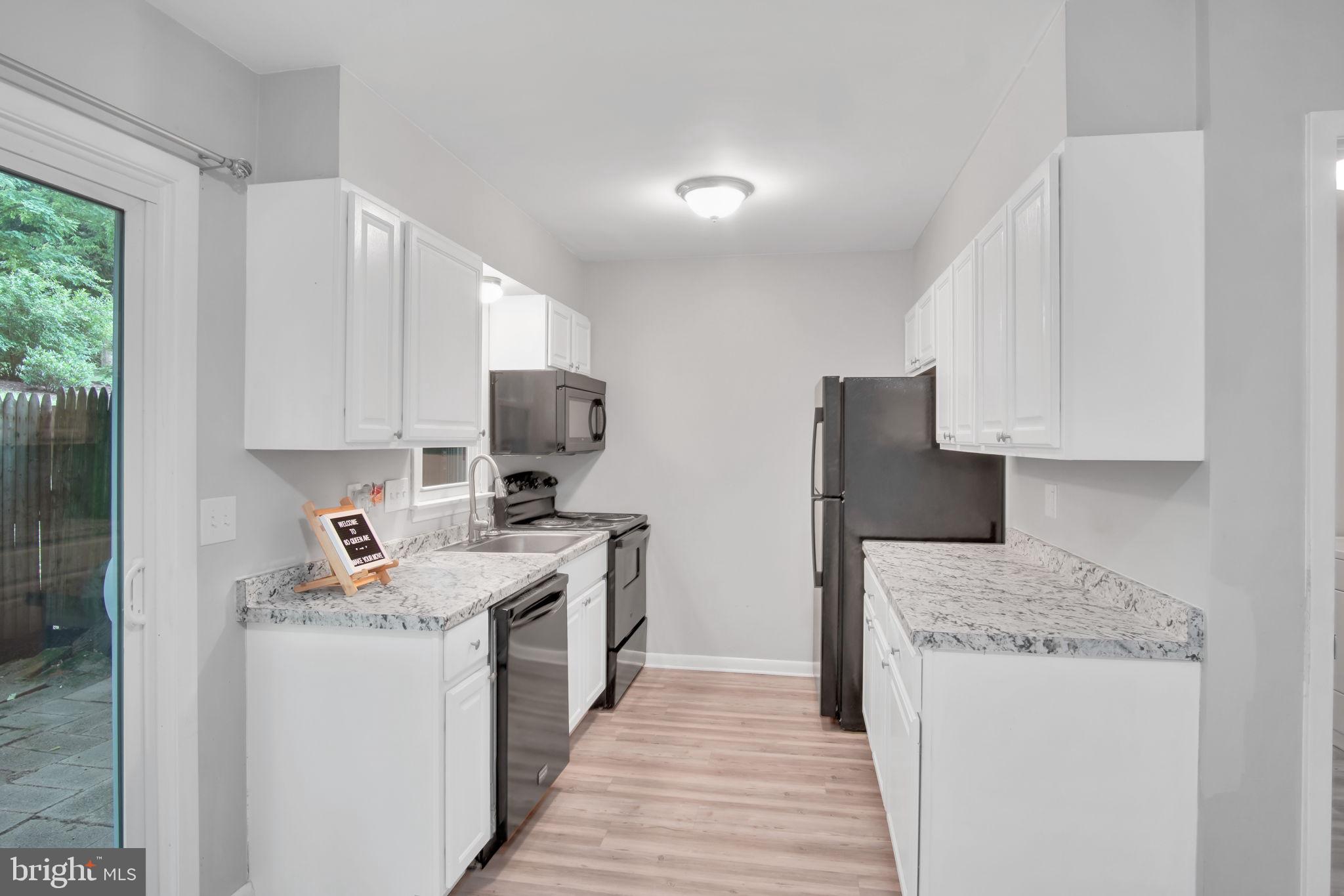 QUEENS COURT - Residential