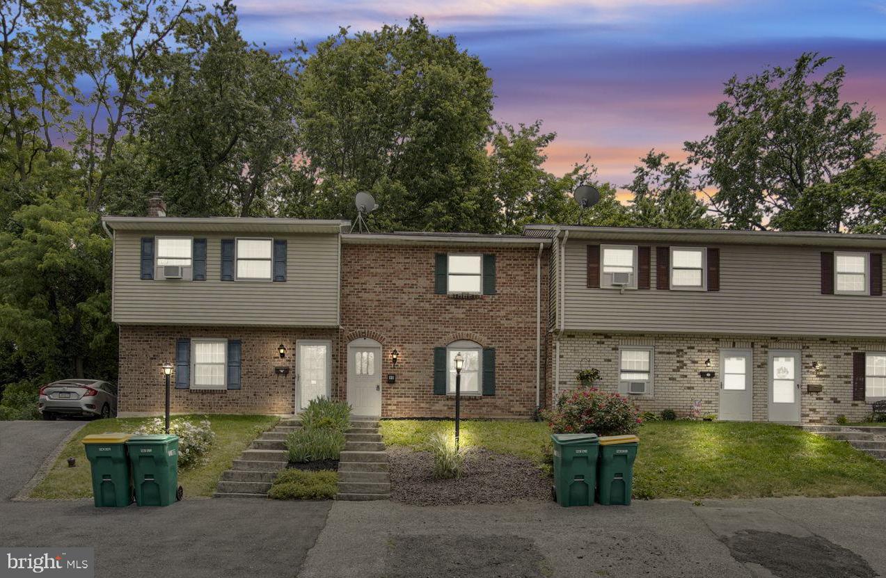 QUEENS COURT - Residential