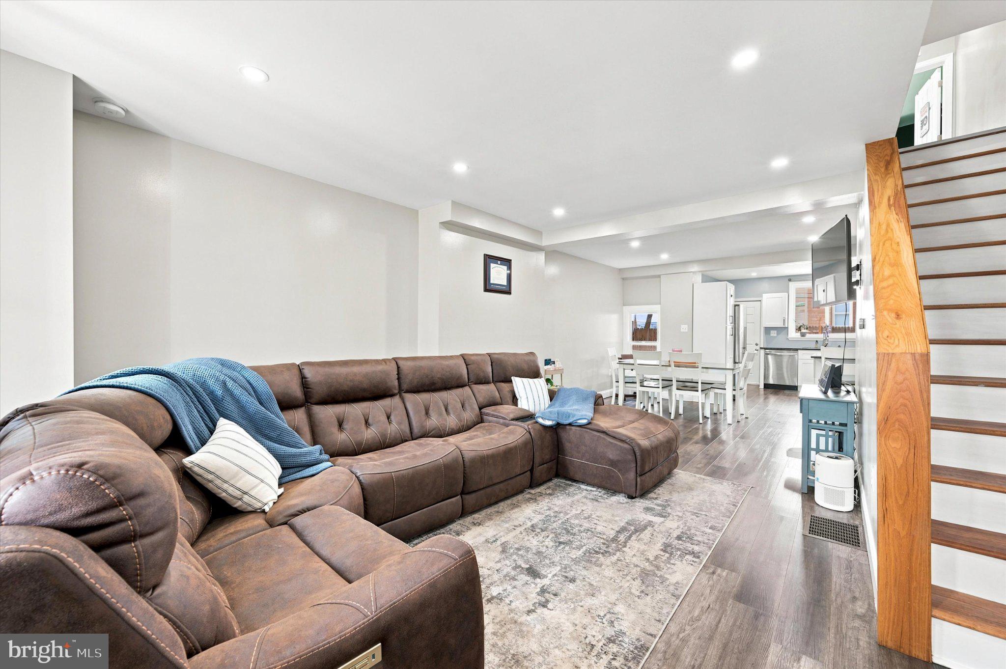 ROXBOROUGH - Residential