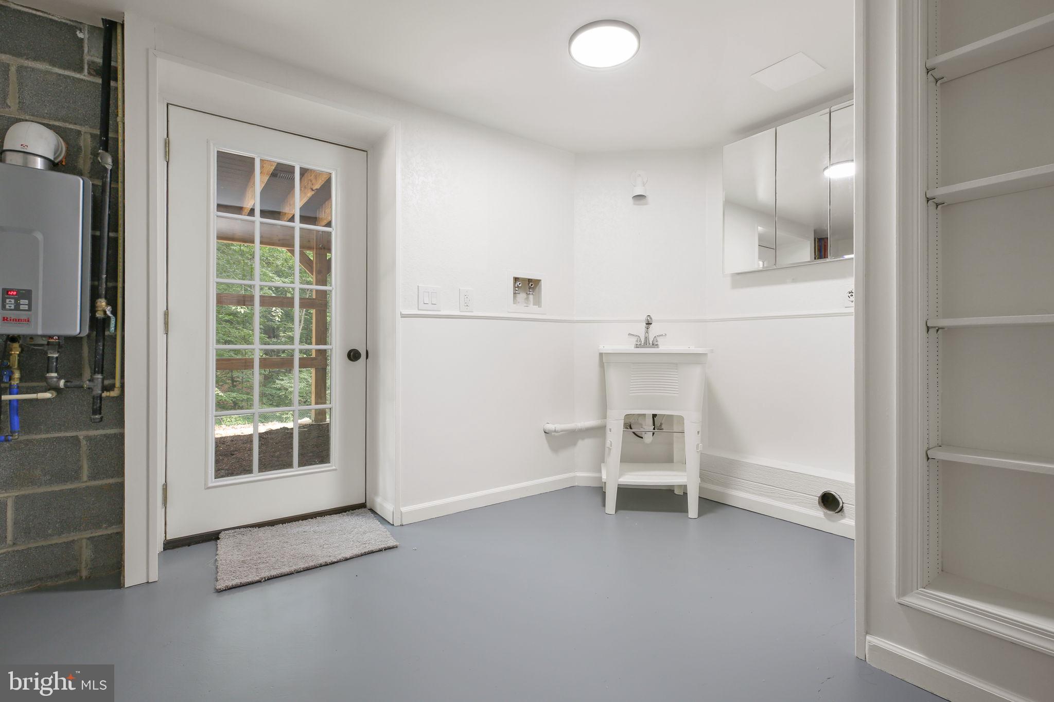 ELVERS(LEE'S HEADQUARTER) - Residential