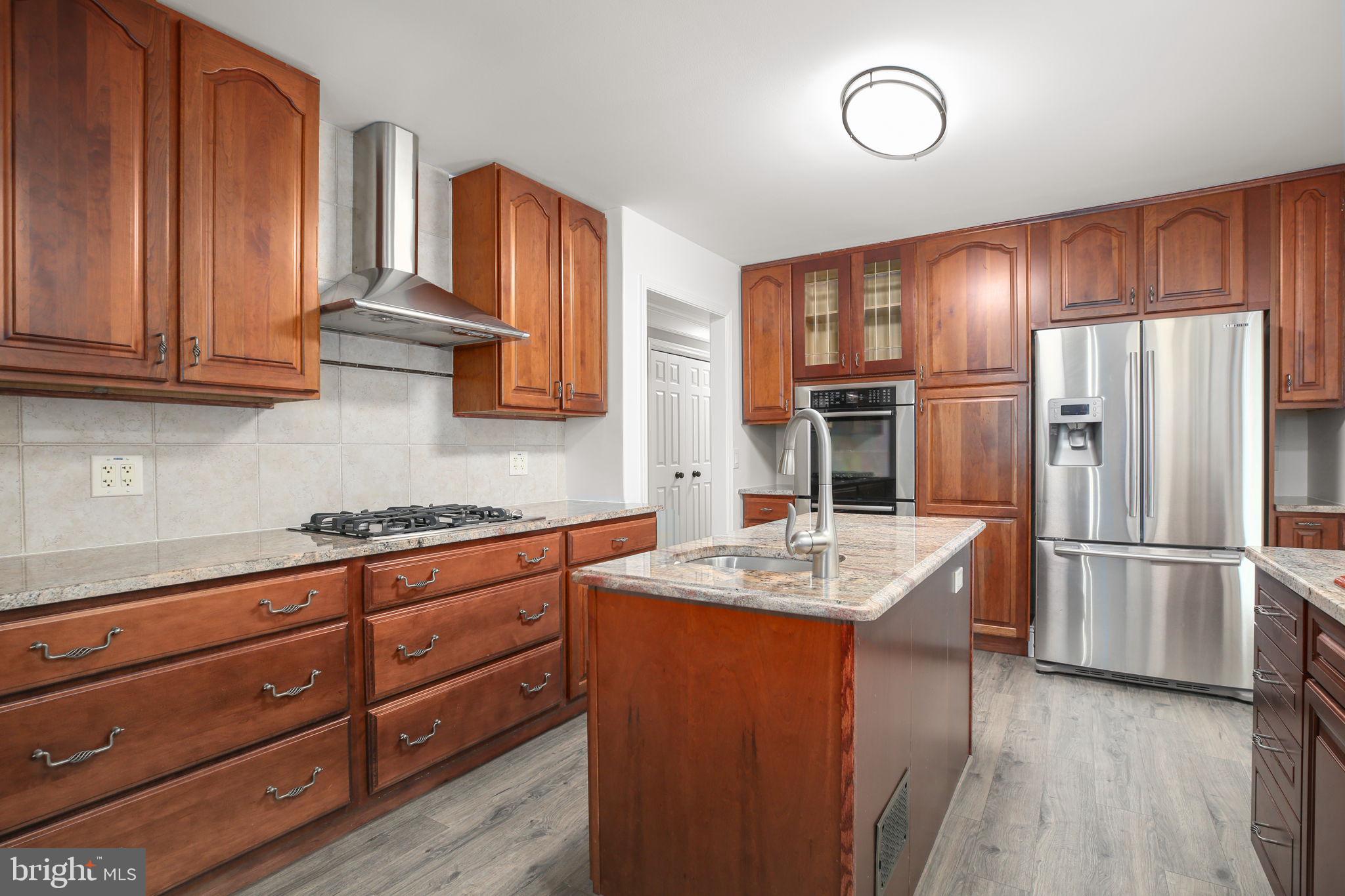 ELVERS(LEE'S HEADQUARTER) - Residential