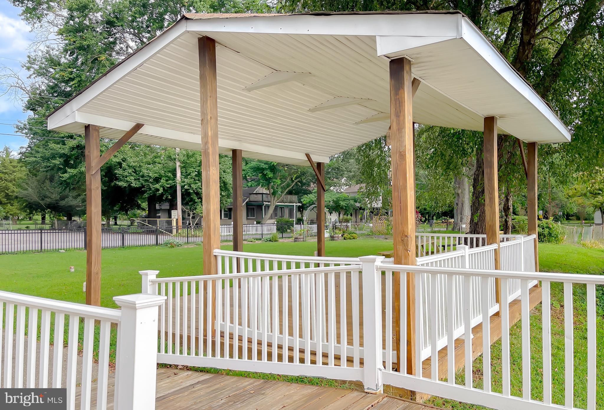 EAGLE HARBOR - Residential