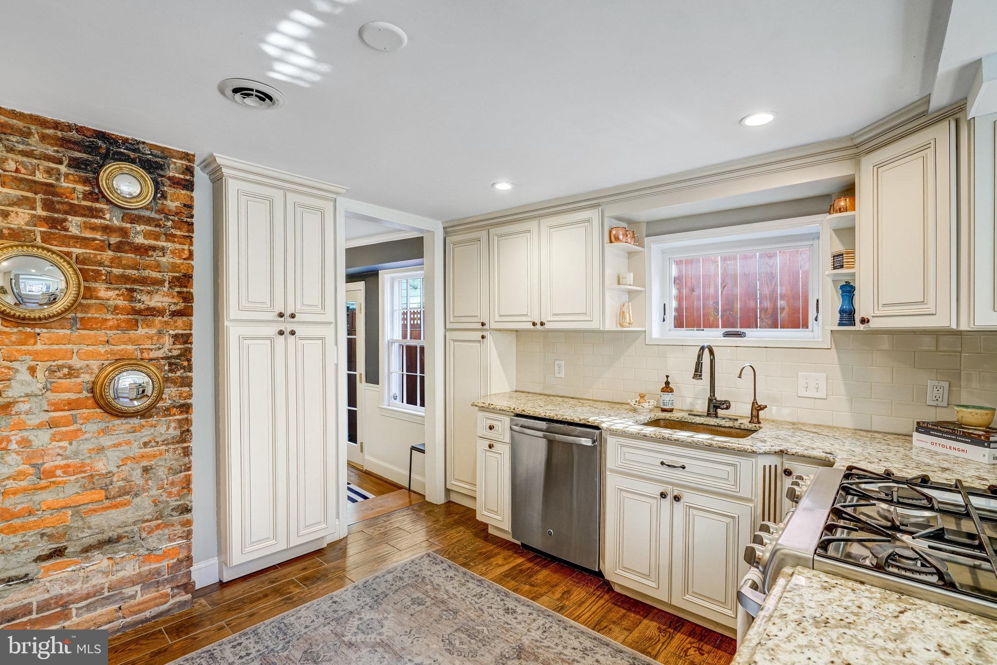 OLD TOWN ALEXANDRIA - Residential