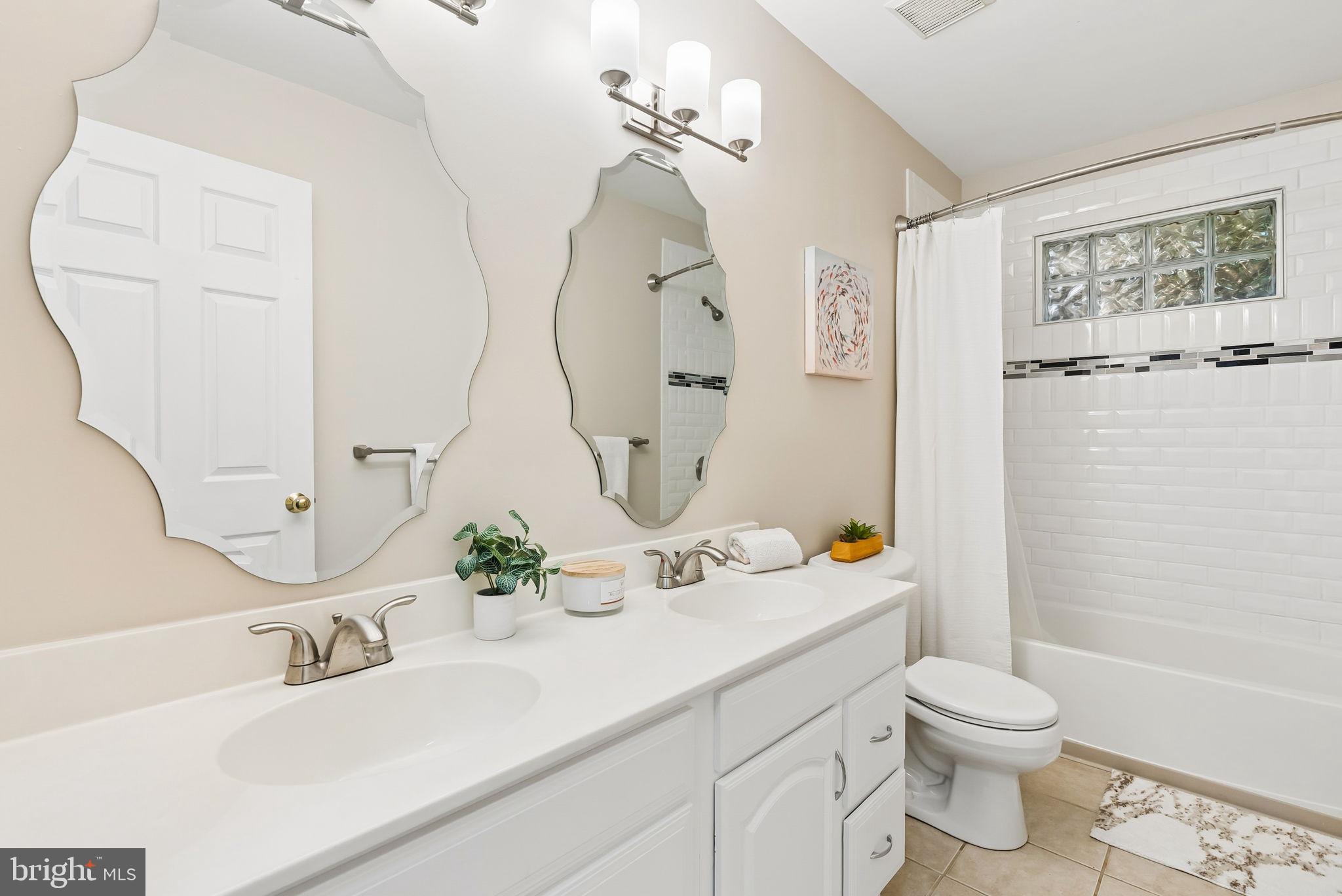HILLSMERE SHORES - Residential