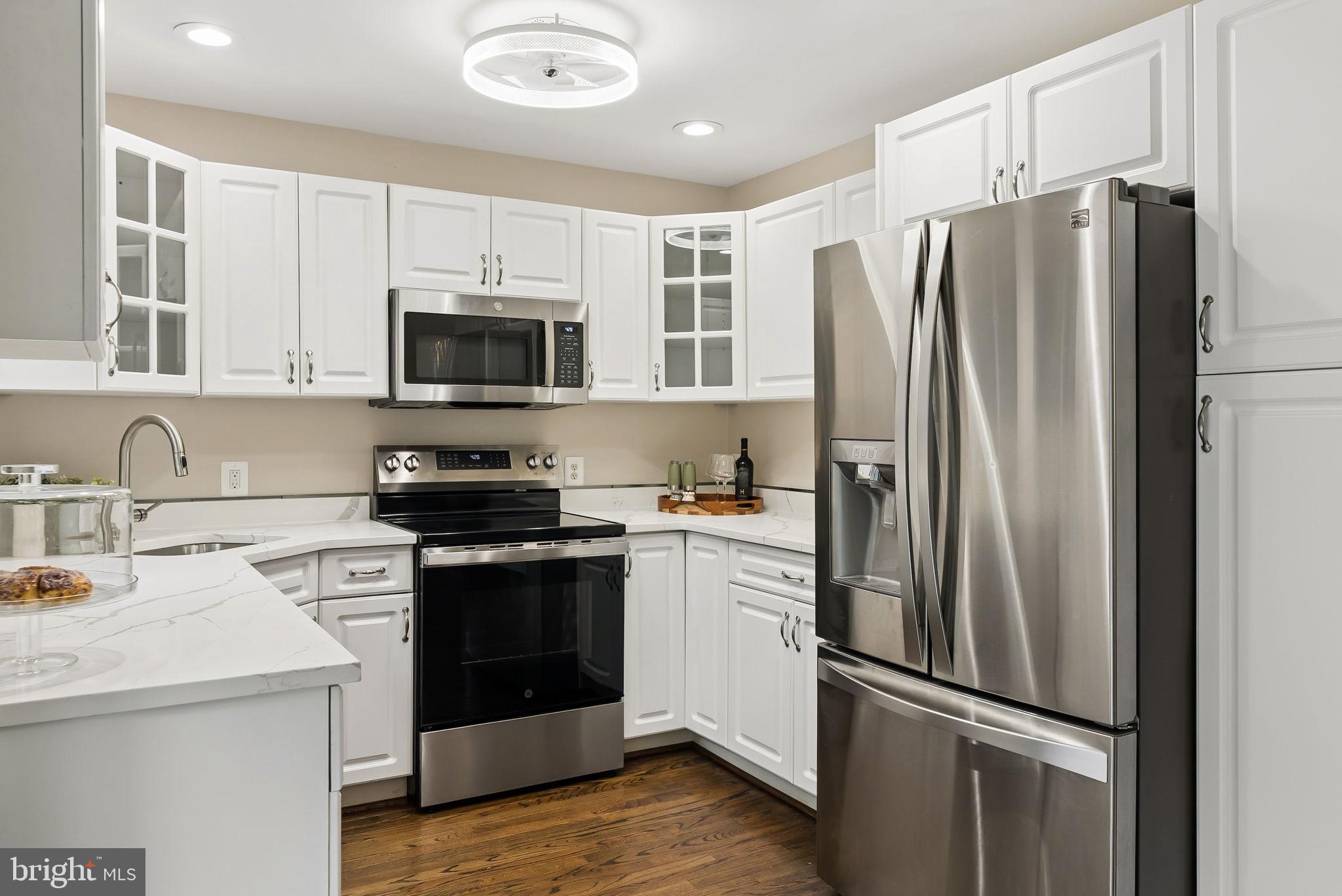 HILLSMERE SHORES - Residential