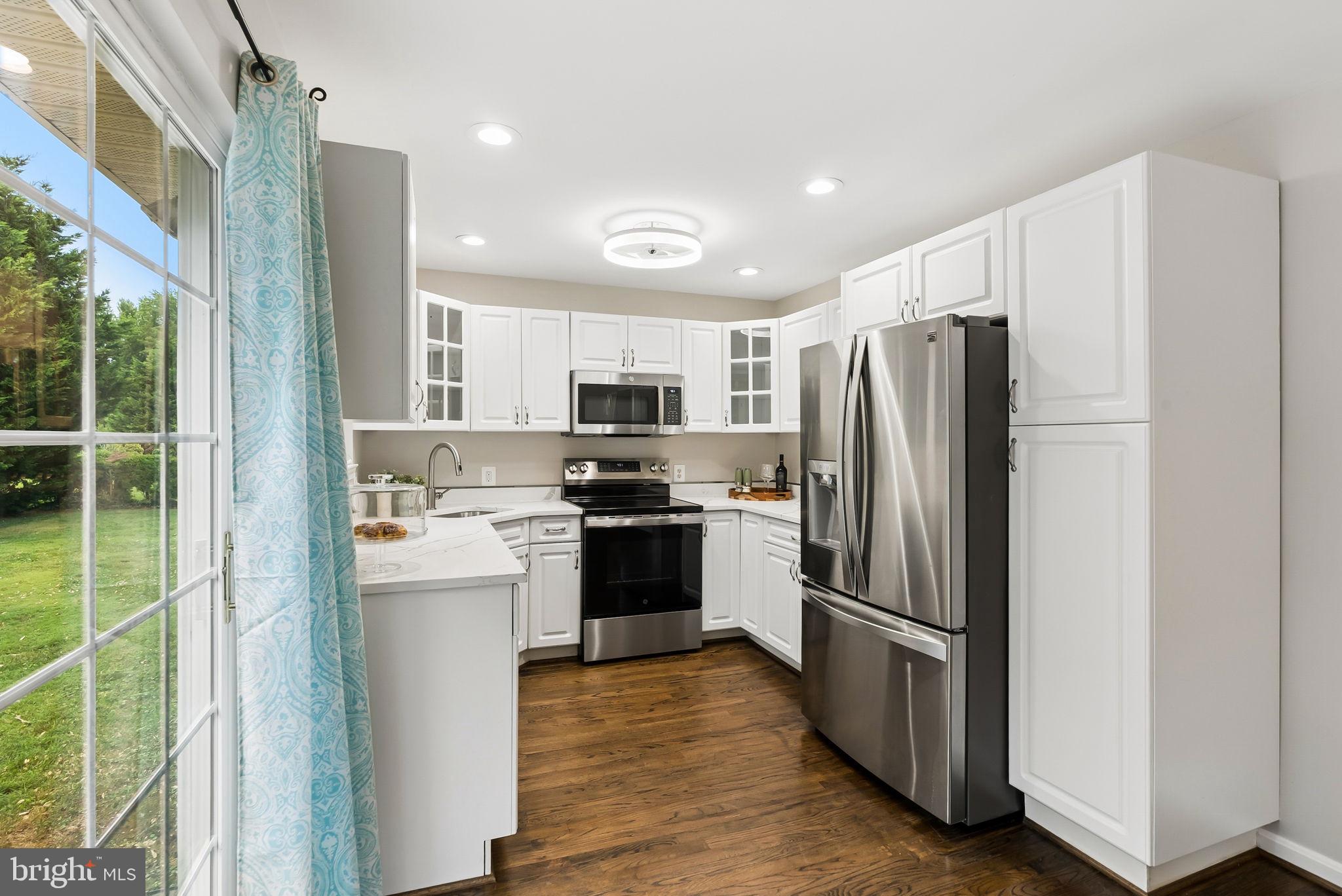 HILLSMERE SHORES - Residential