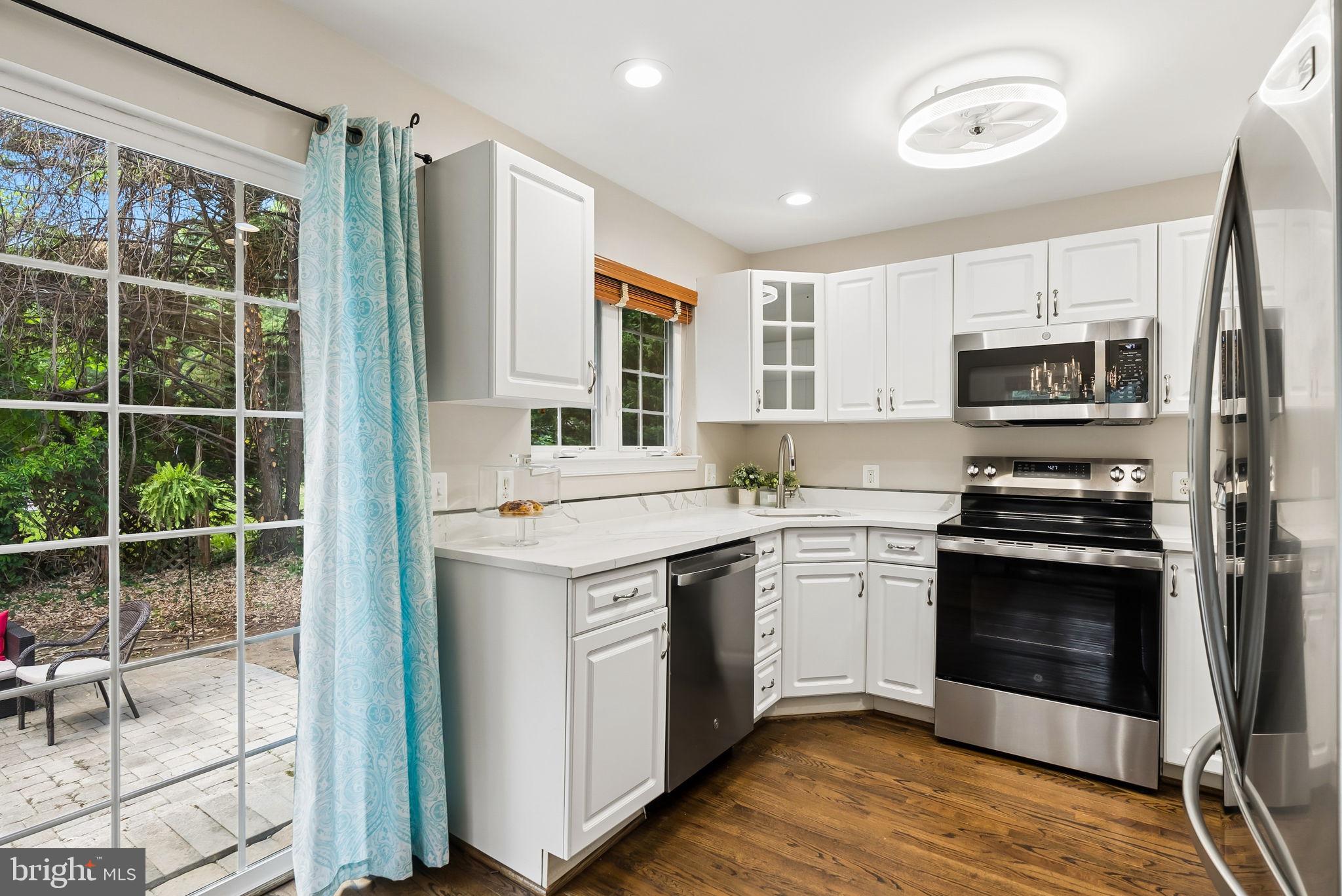 HILLSMERE SHORES - Residential