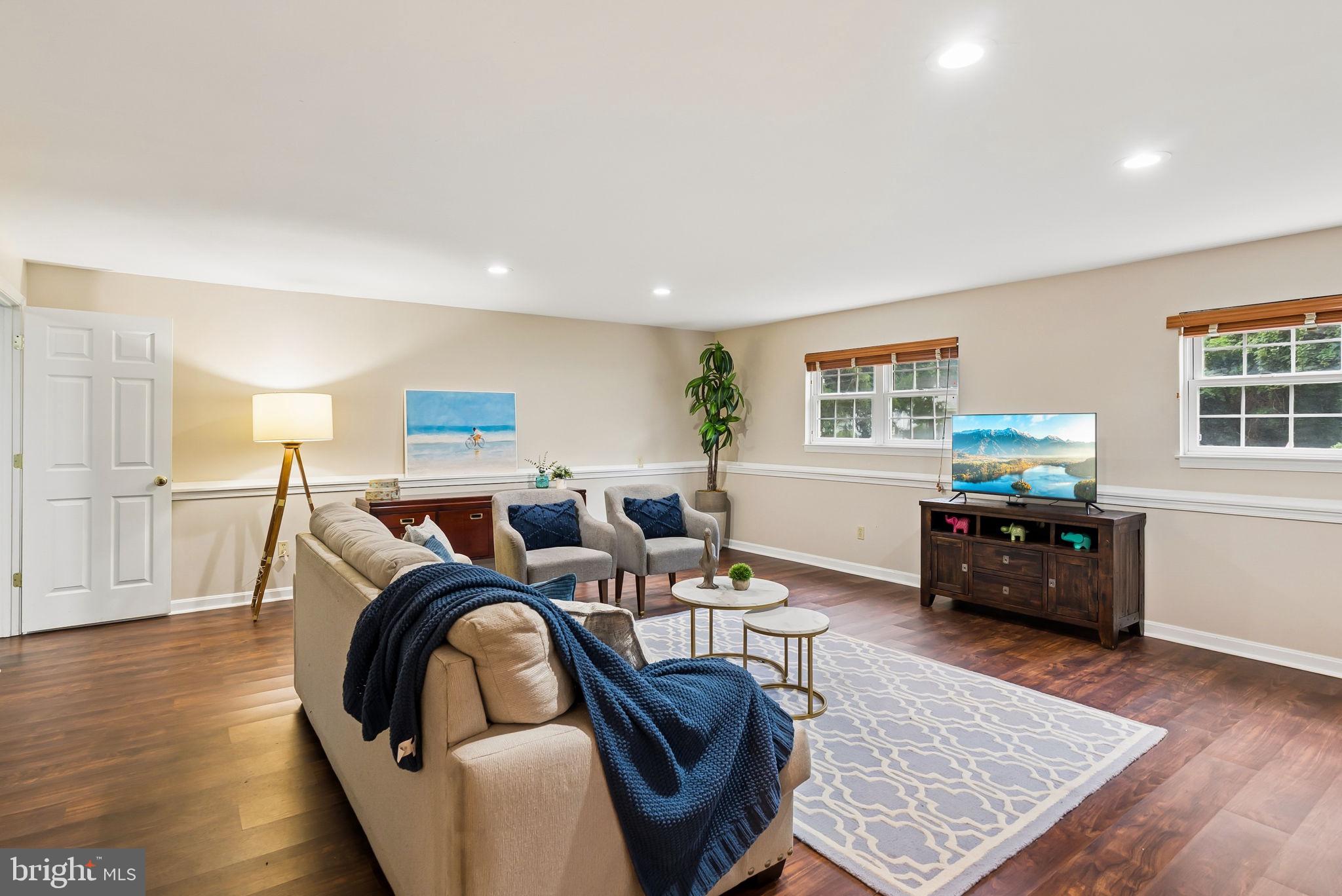 HILLSMERE SHORES - Residential