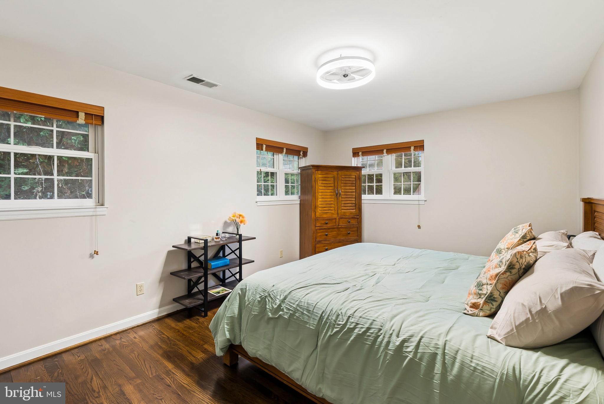 HILLSMERE SHORES - Residential