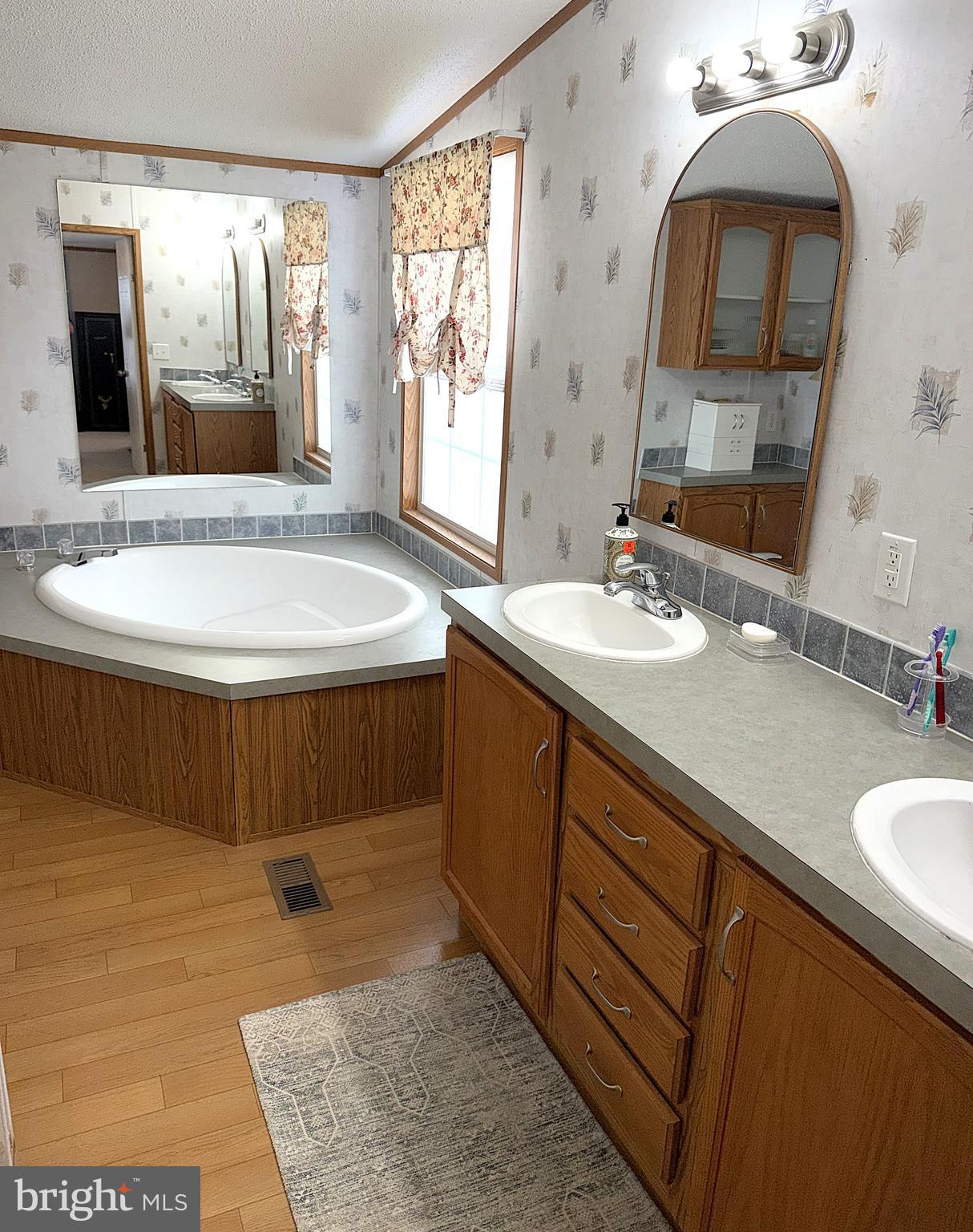ARUNDEL MOBILE VILLAGE - Residential