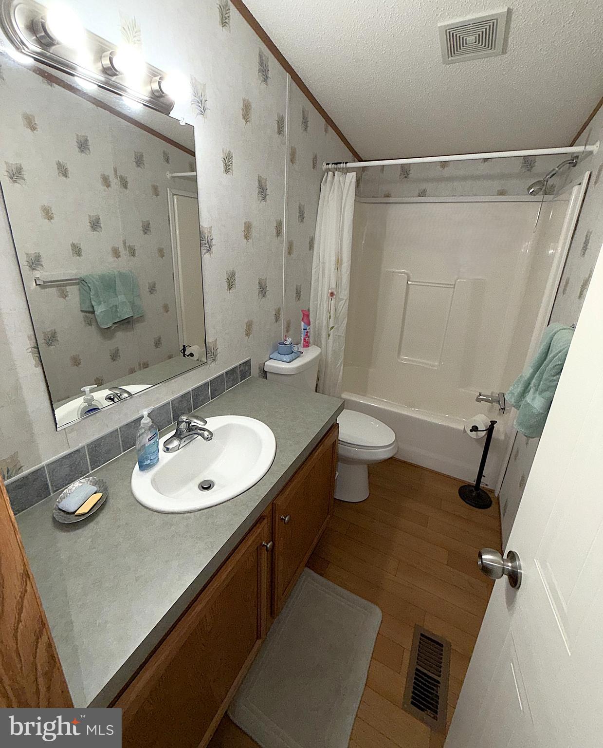 ARUNDEL MOBILE VILLAGE - Residential