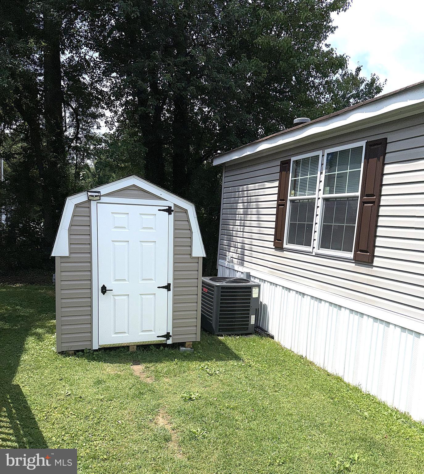 ARUNDEL MOBILE VILLAGE - Residential