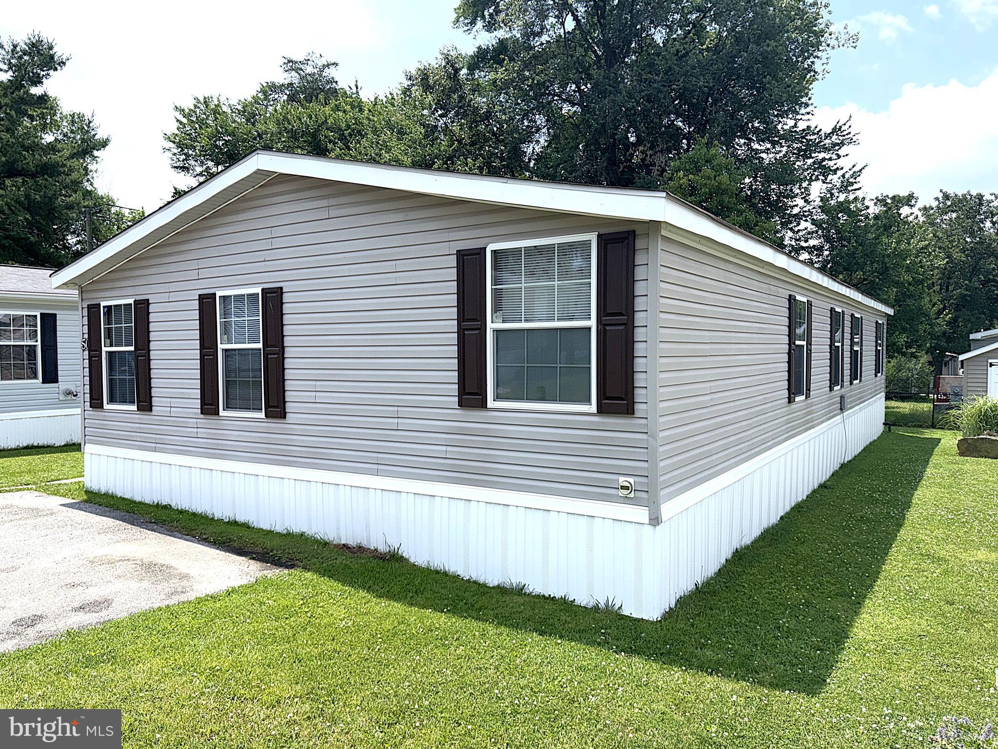 ARUNDEL MOBILE VILLAGE - Residential