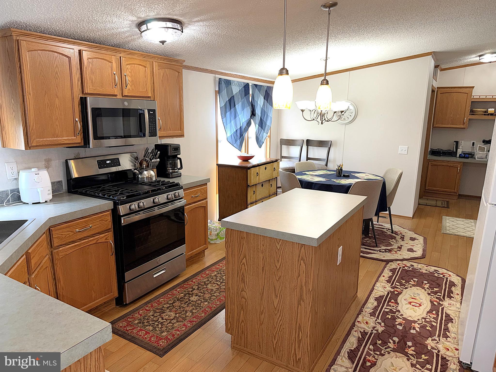 ARUNDEL MOBILE VILLAGE - Residential