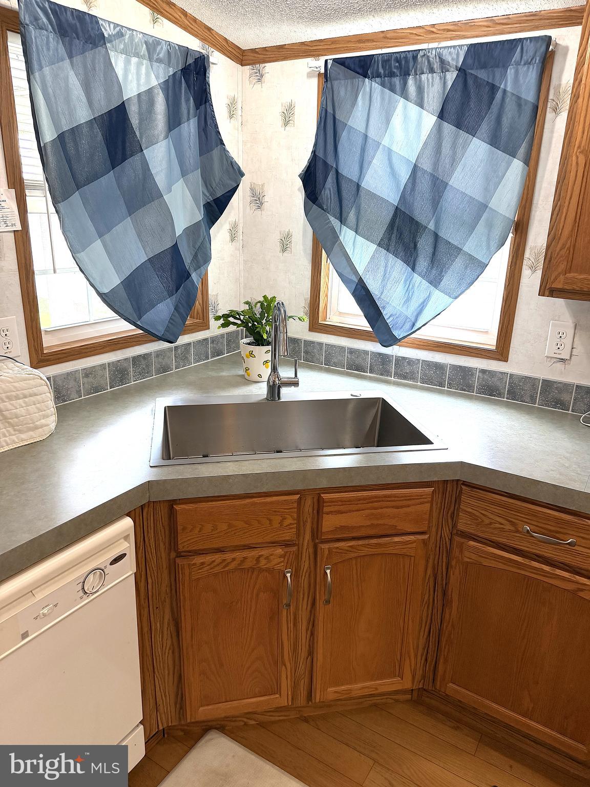 ARUNDEL MOBILE VILLAGE - Residential