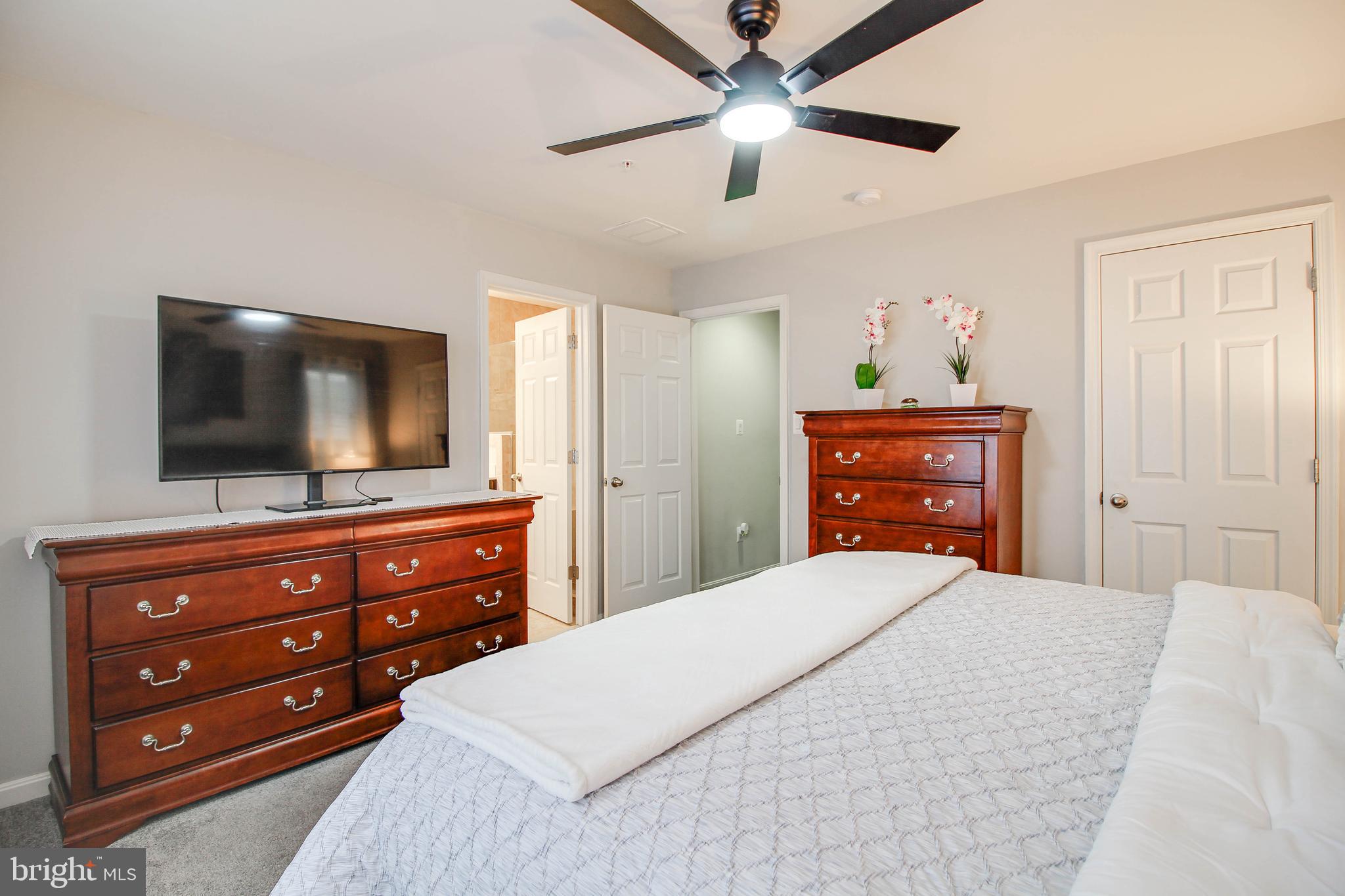 ELKRIDGE CROSSING - Residential