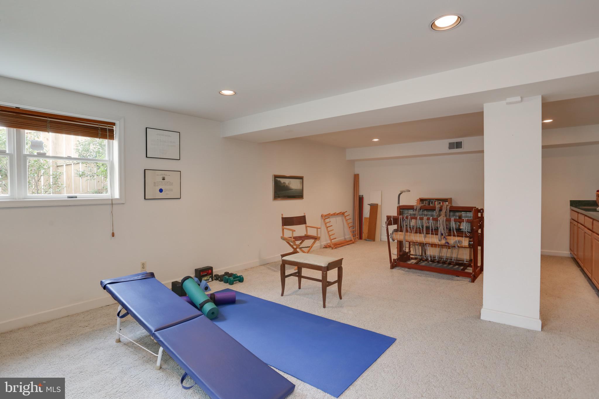COUNTRY CLUB HILLS - Residential