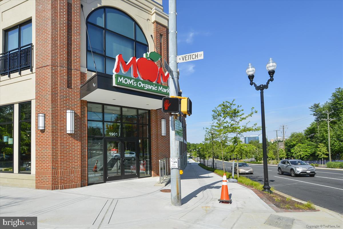 CIRCLE CONDOMINIUMS - Residential