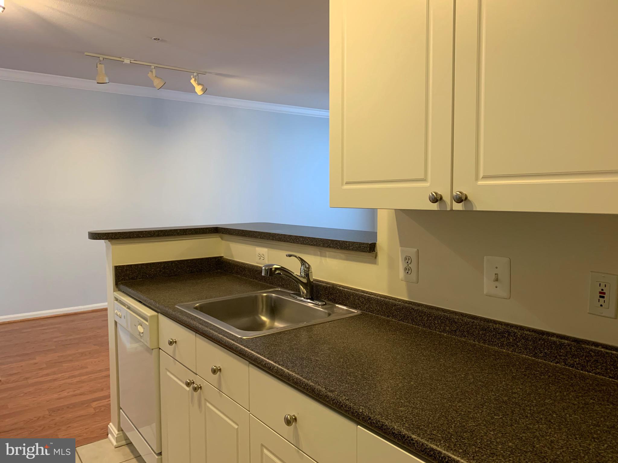 MARQUIS AT VIENNA STATION - Residential