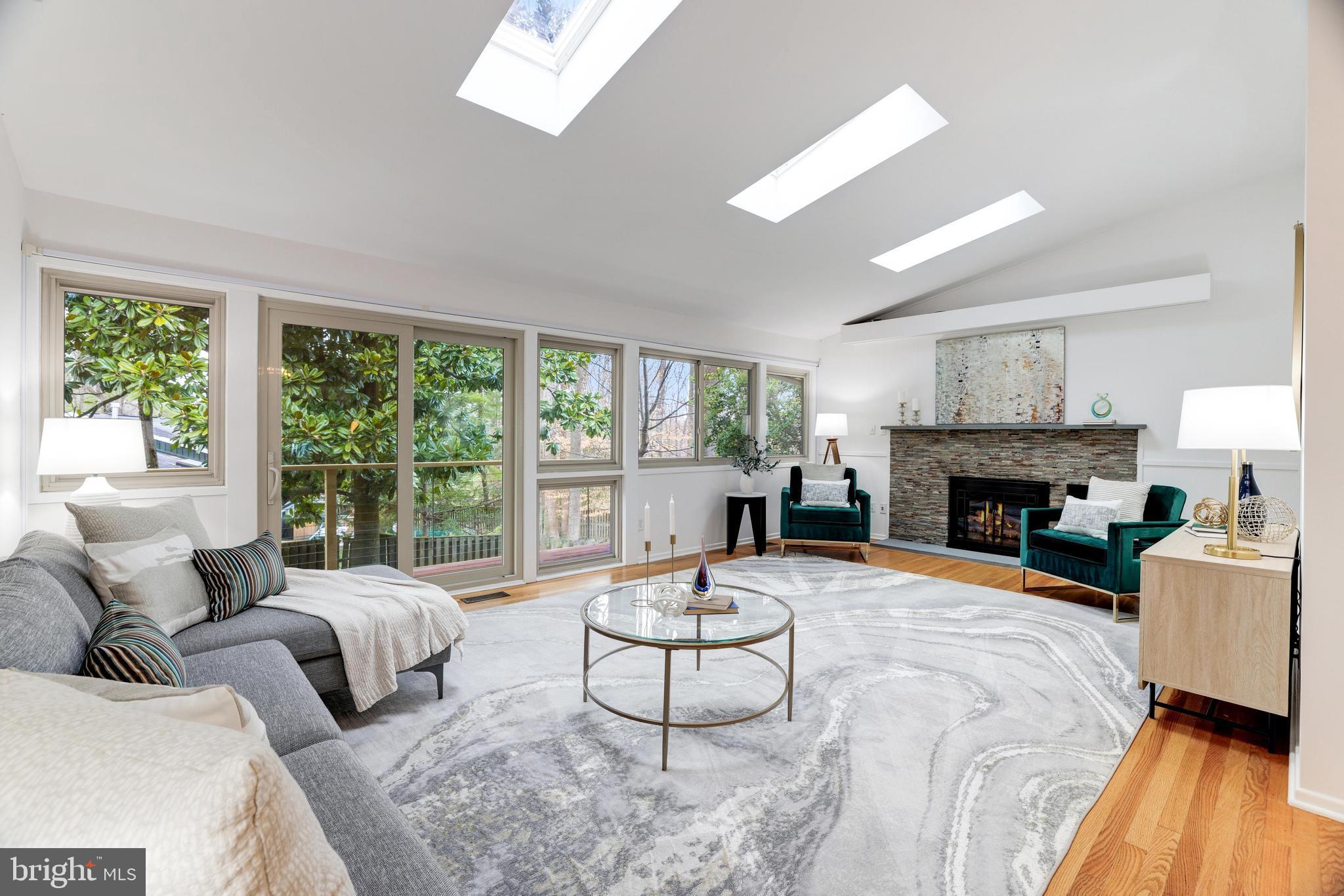 CARDEROCK SPRINGS - Residential