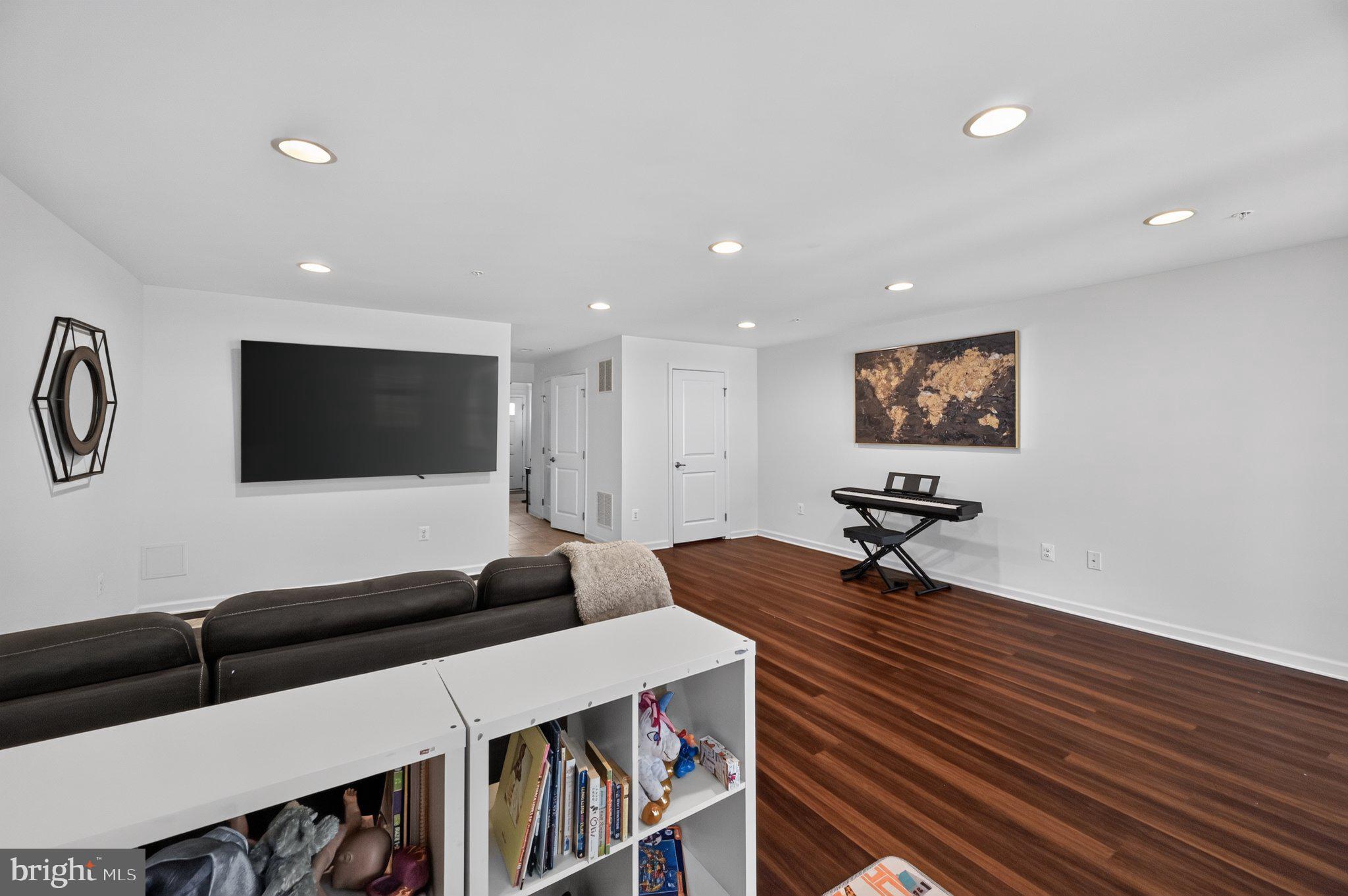 LINTON AT BALLENGER - Residential