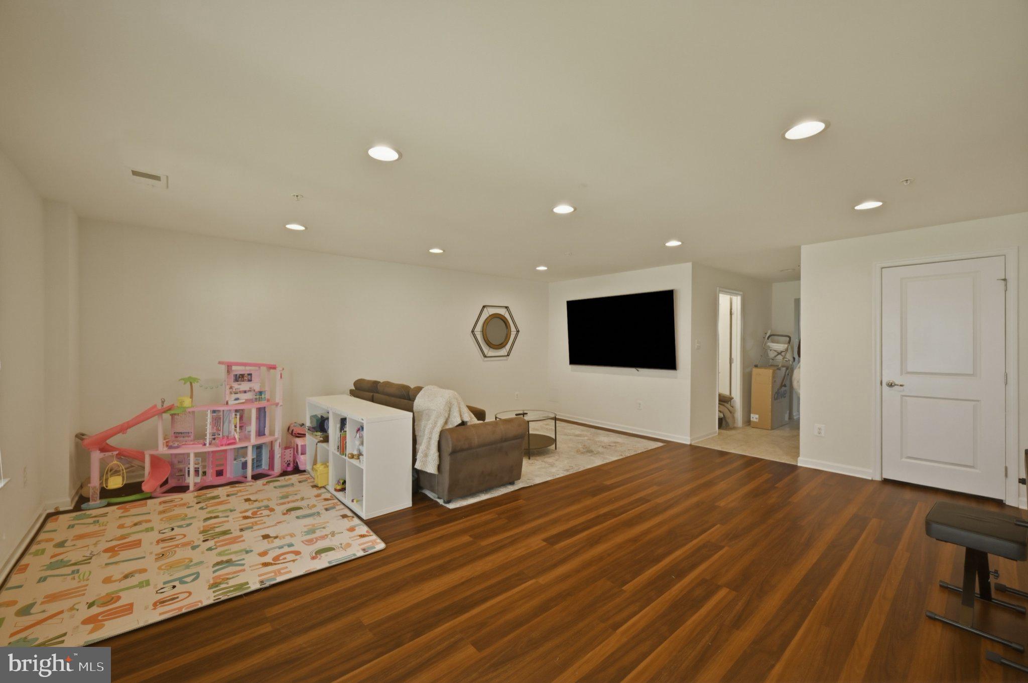 LINTON AT BALLENGER - Residential