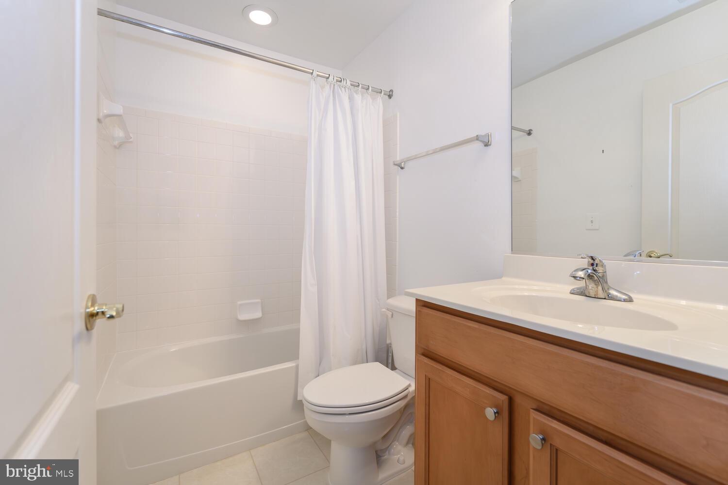 SYMPHONY VILLAGE AT CENTREVILLE - Residential