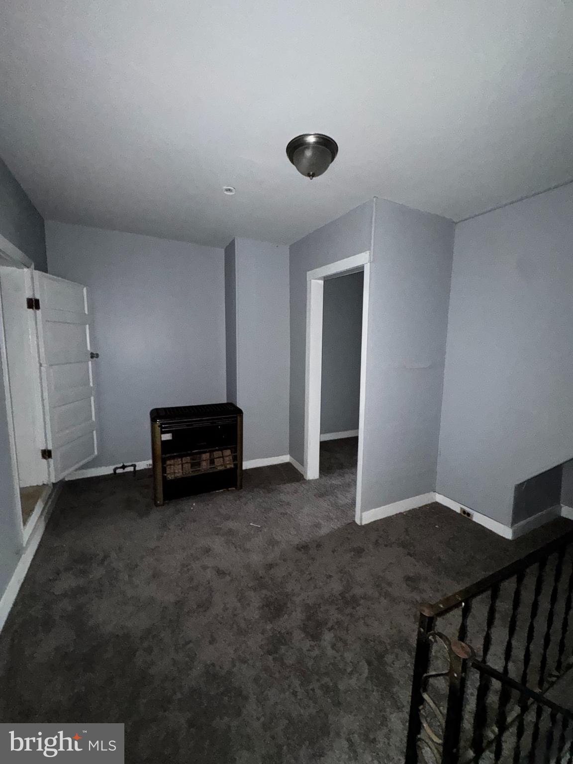 HOLLINS MARKET - Residential