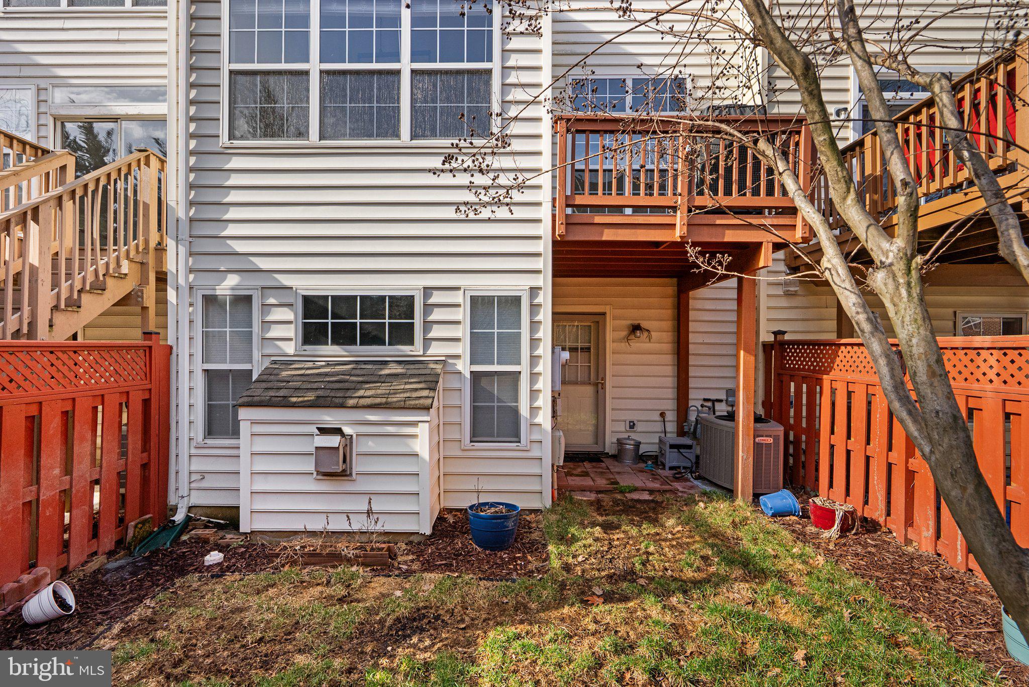 AUTUMN CHASE HUNT - Residential