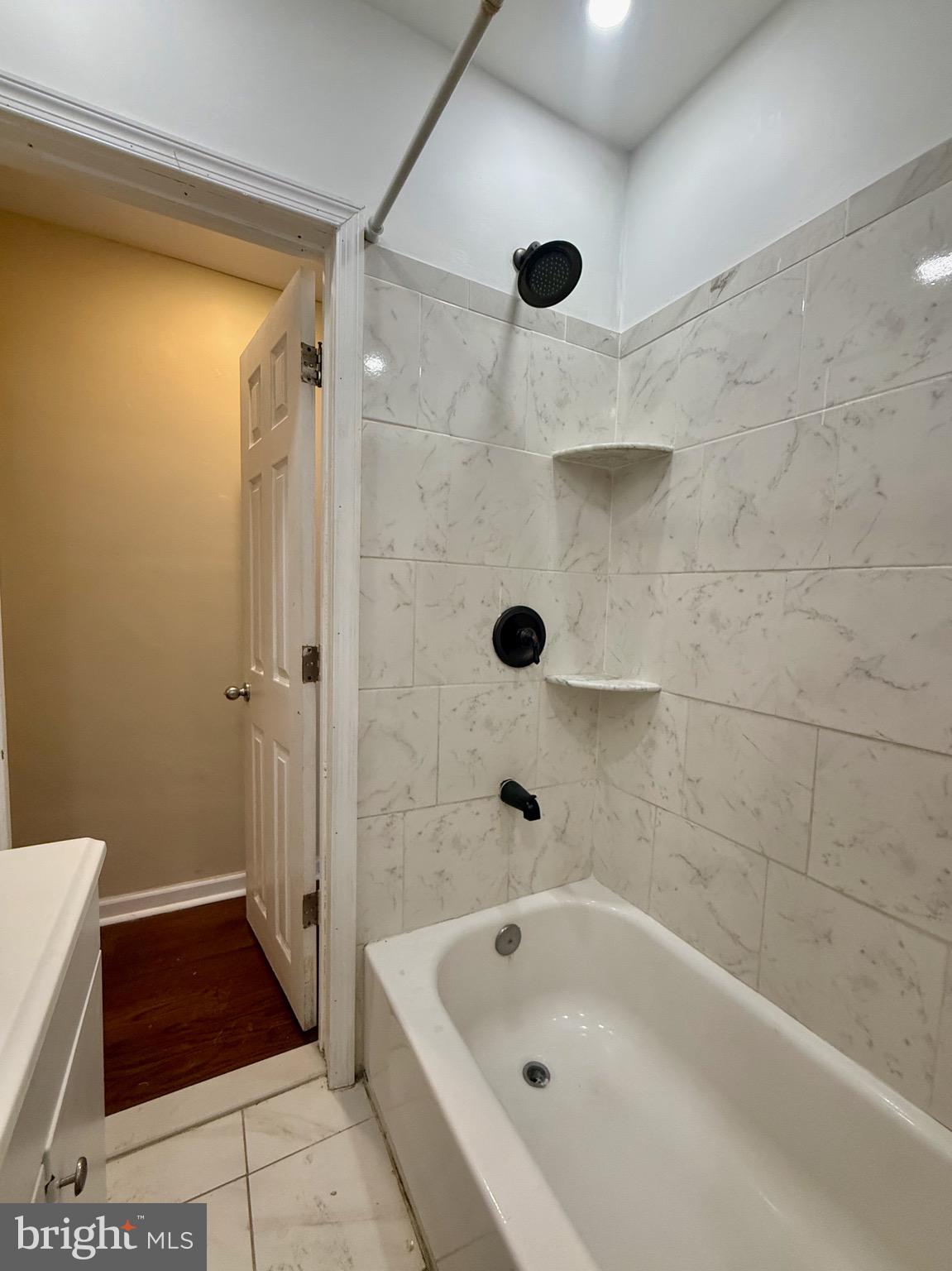 EAST KENSINGTON - Residential