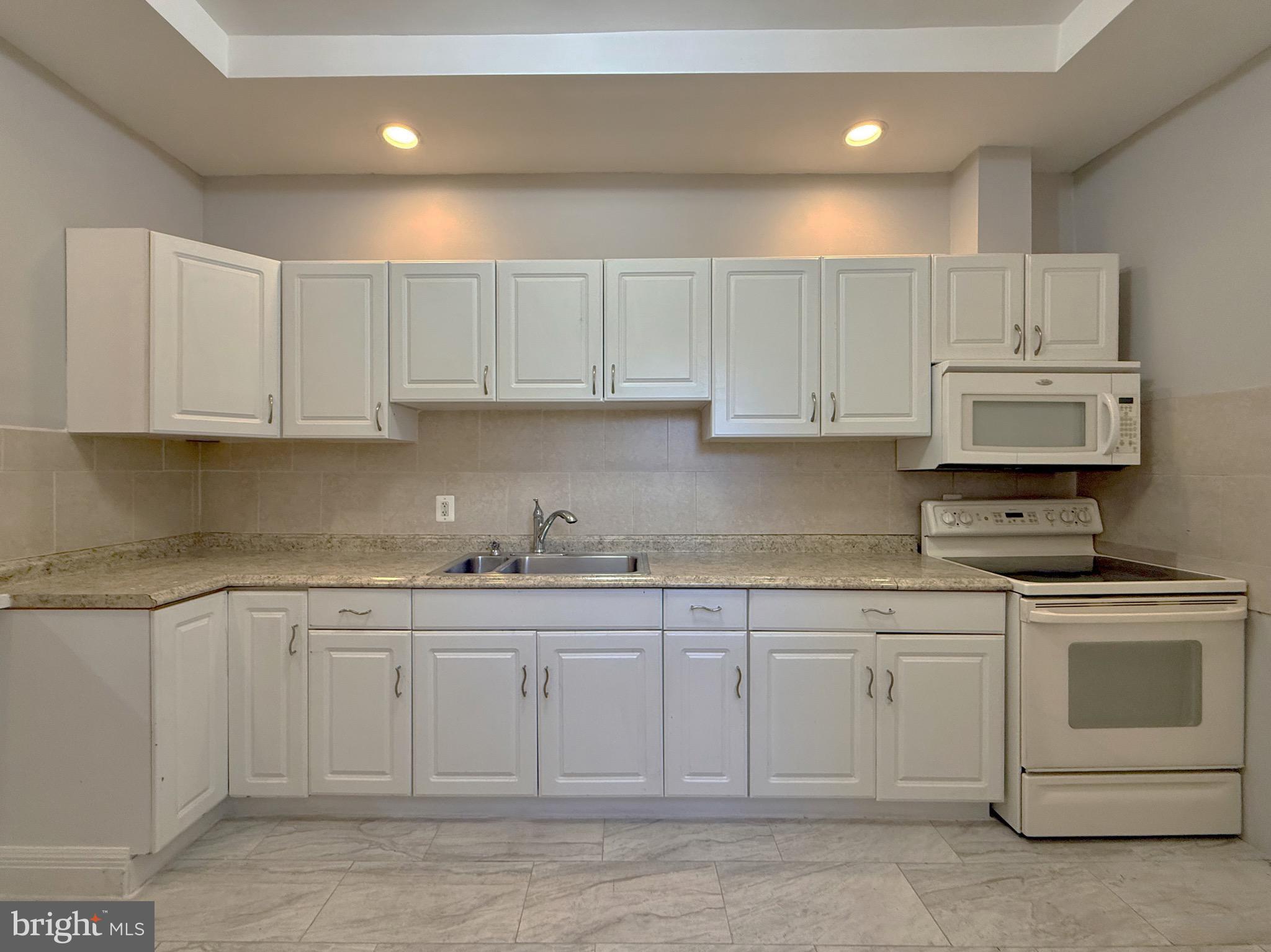 EAST KENSINGTON - Residential