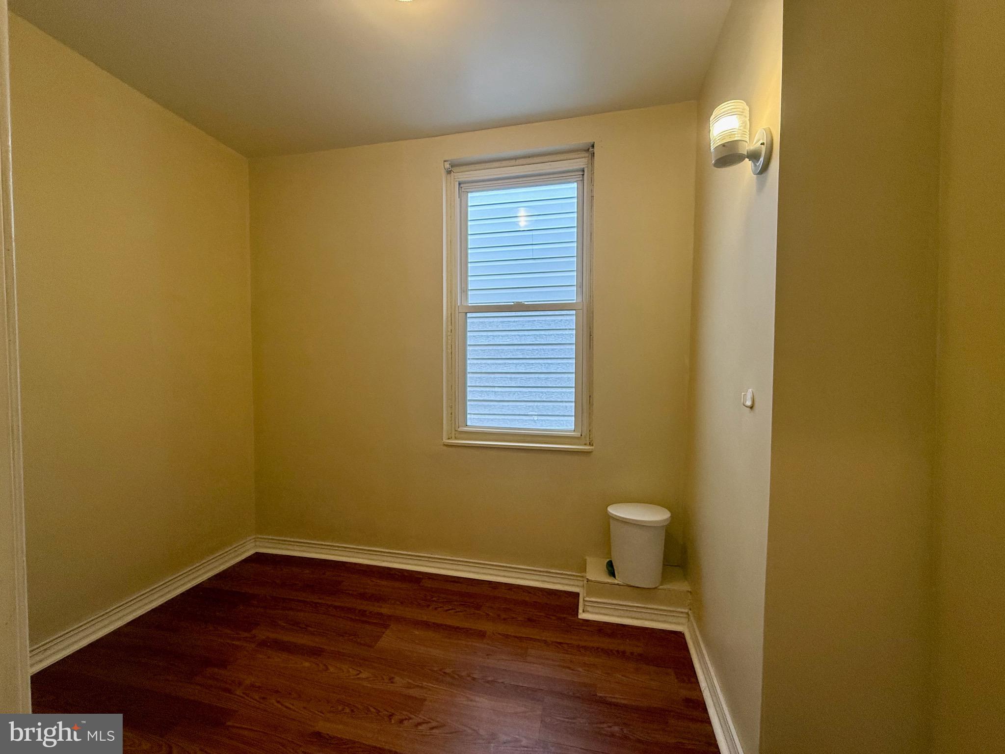 EAST KENSINGTON - Residential