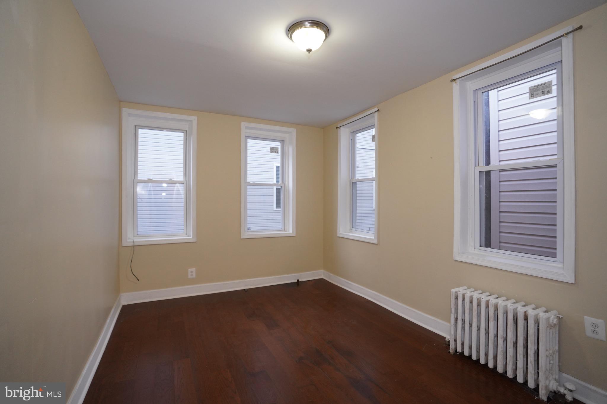 EAST KENSINGTON - Residential