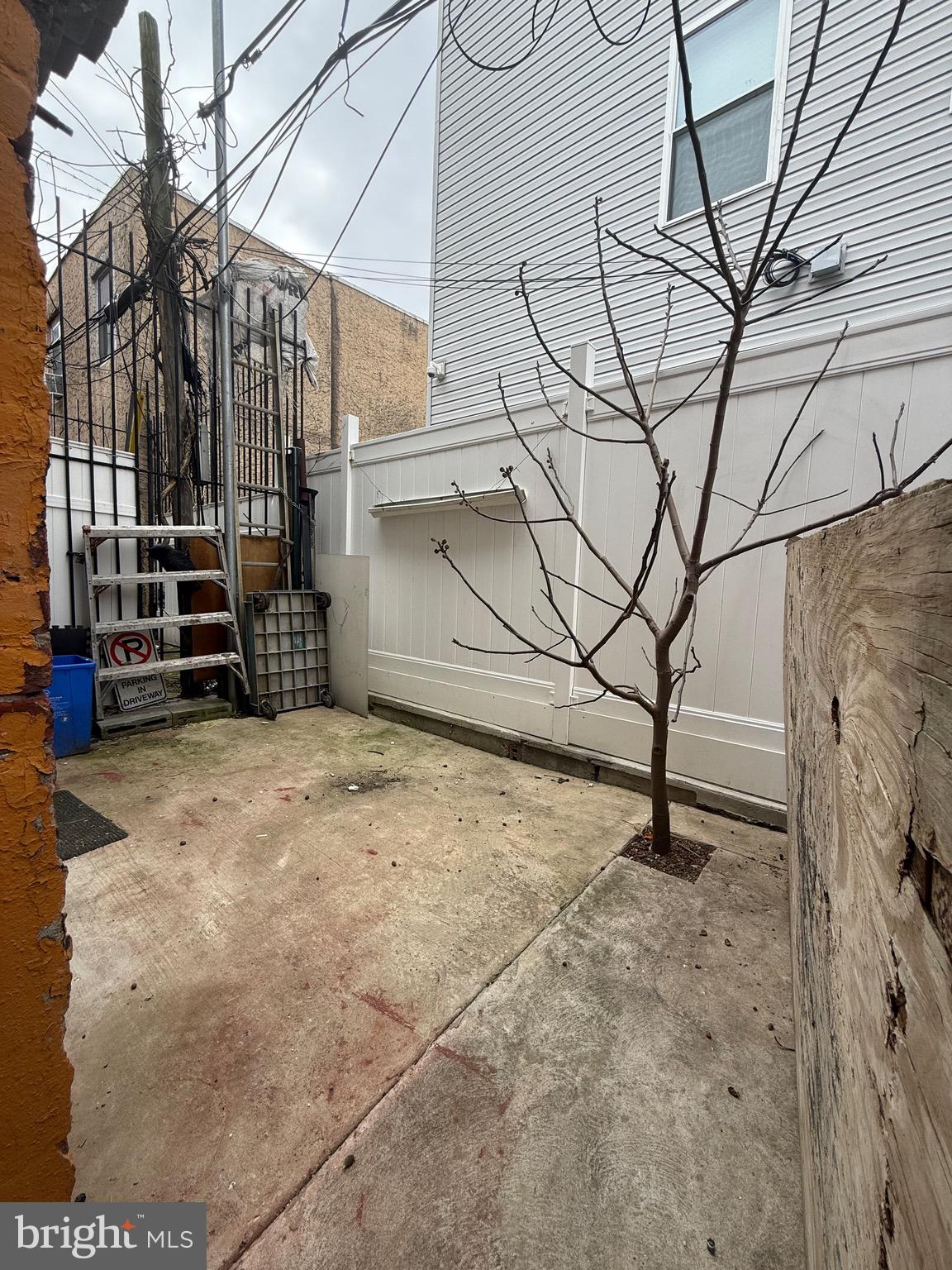 EAST KENSINGTON - Residential