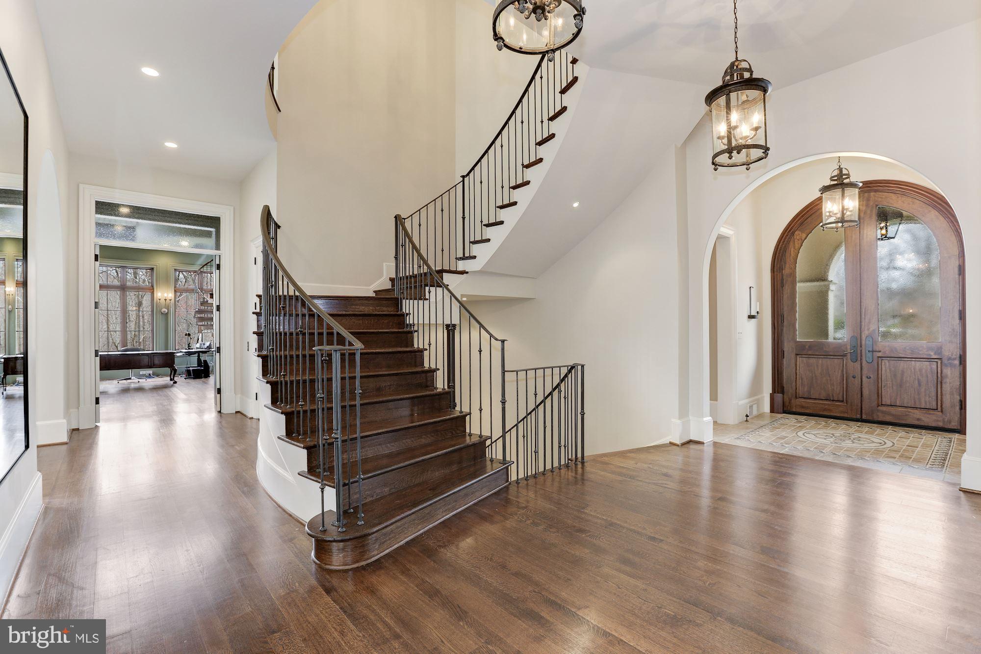 LANGLEY OAKS - Residential