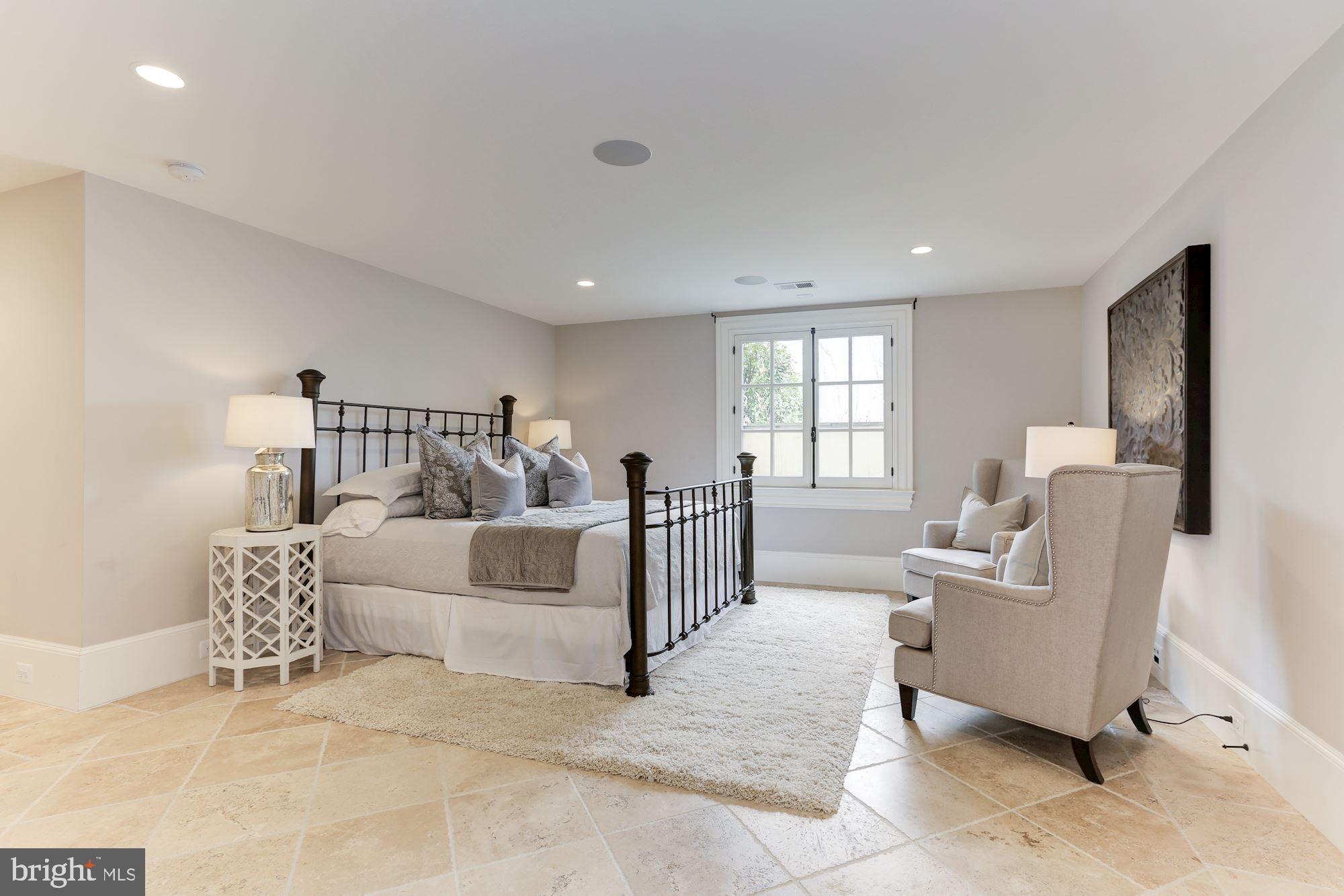 LANGLEY OAKS - Residential