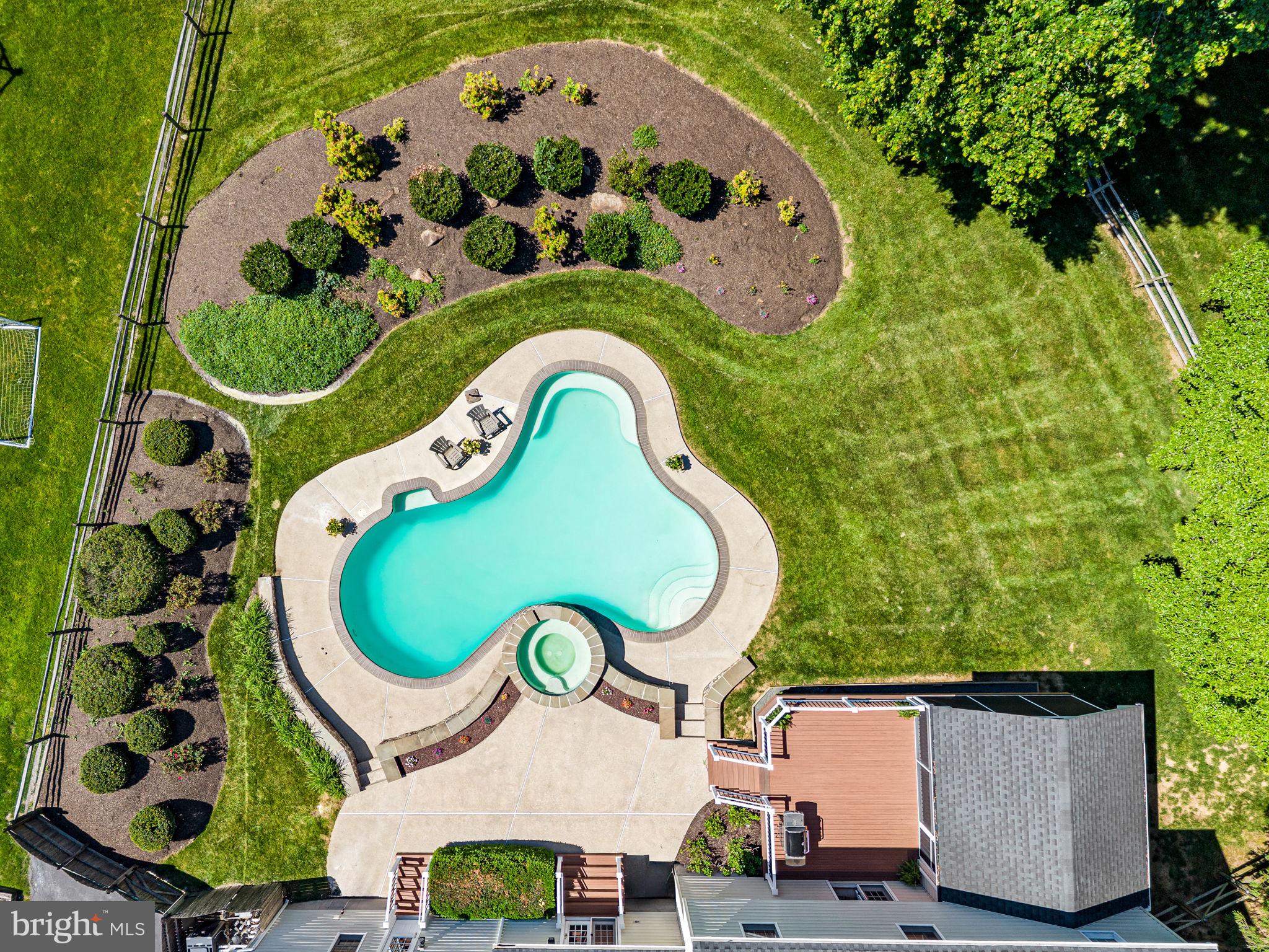 BOW TREE - Residential