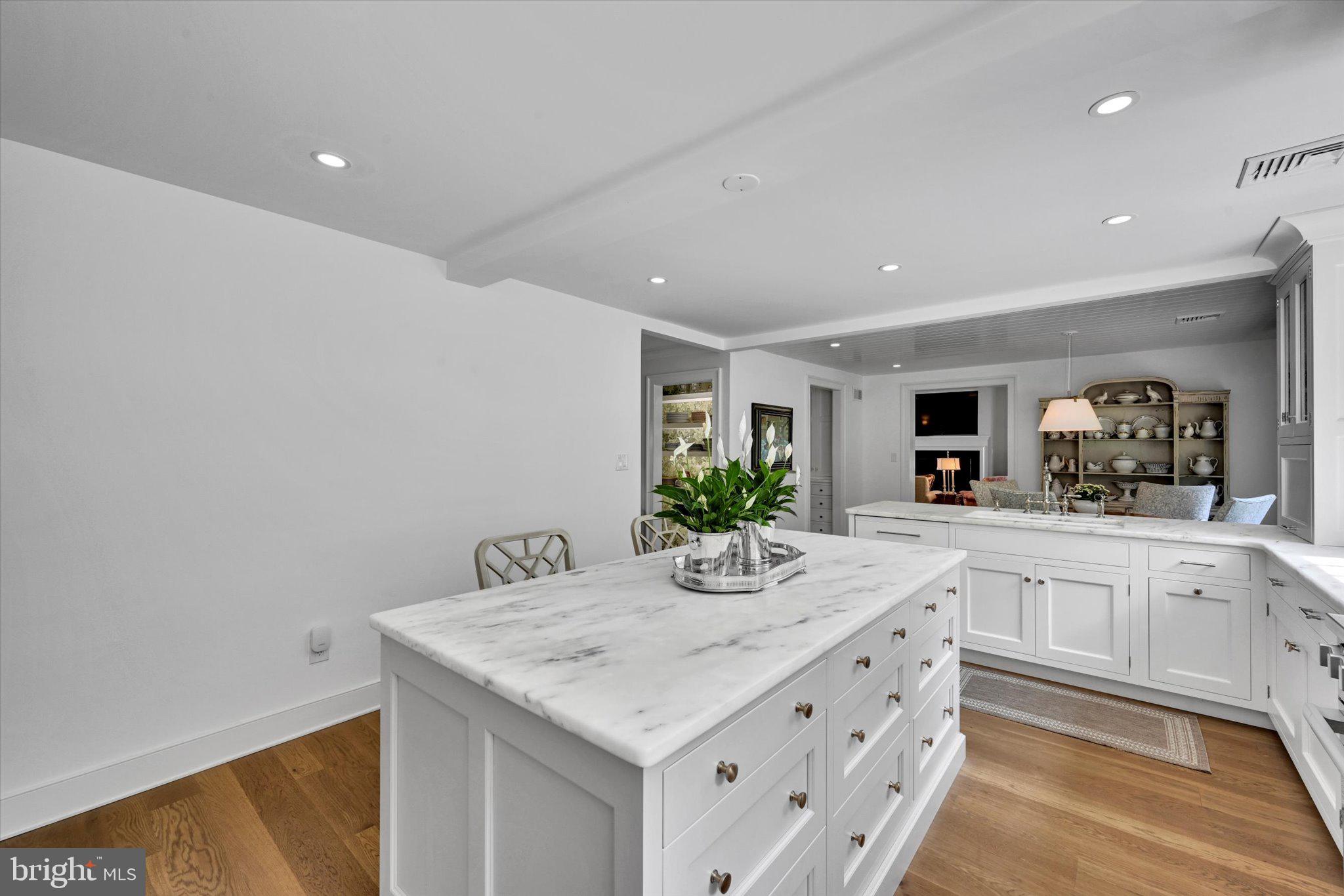 WHITE ACRES - Residential