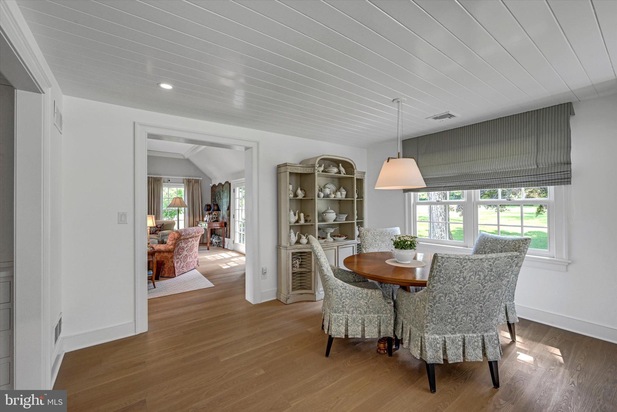 WHITE ACRES - Residential