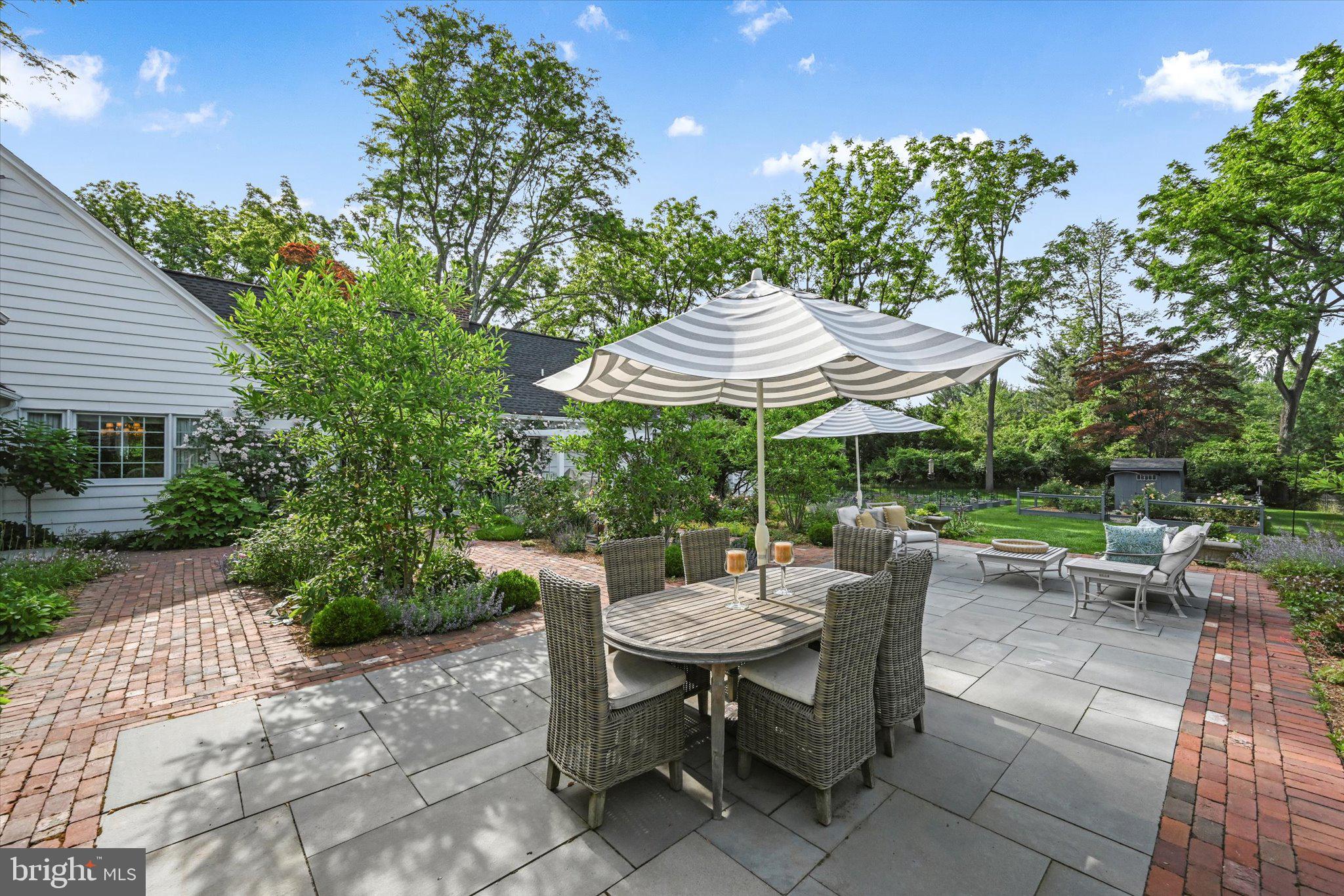 WHITE ACRES - Residential