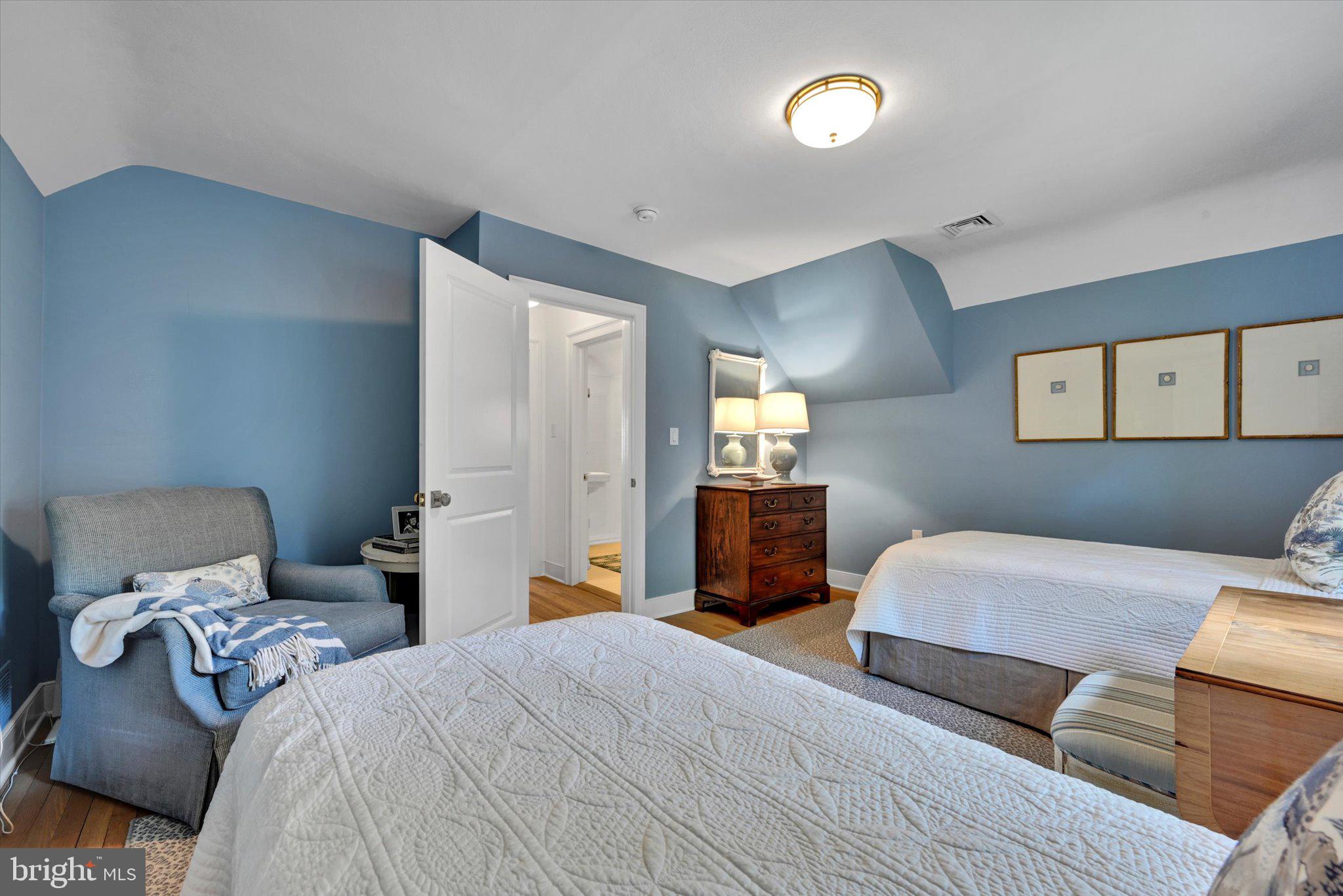 WHITE ACRES - Residential