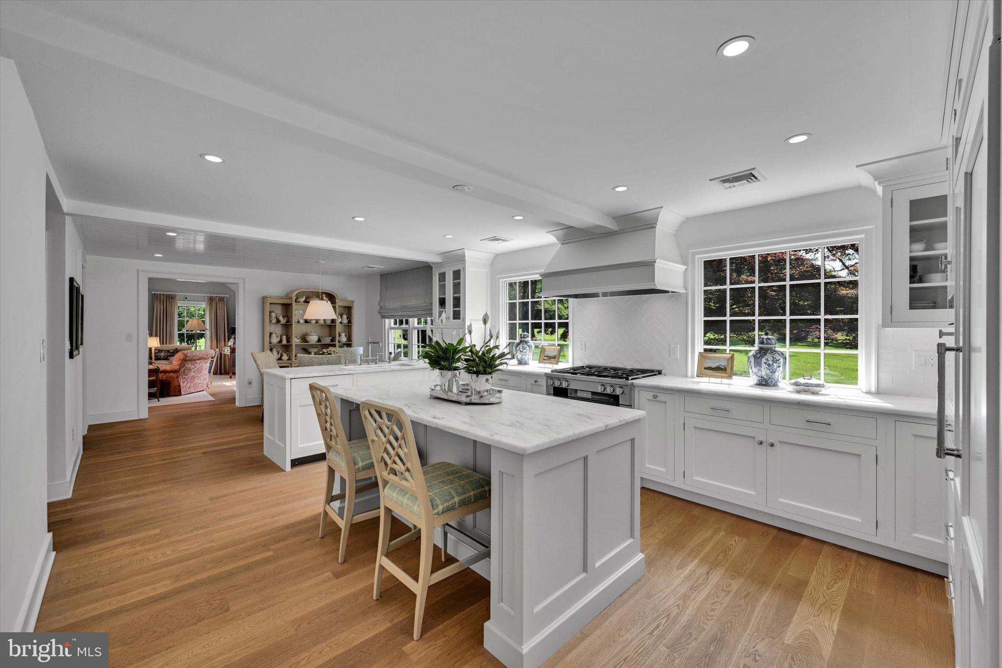 WHITE ACRES - Residential
