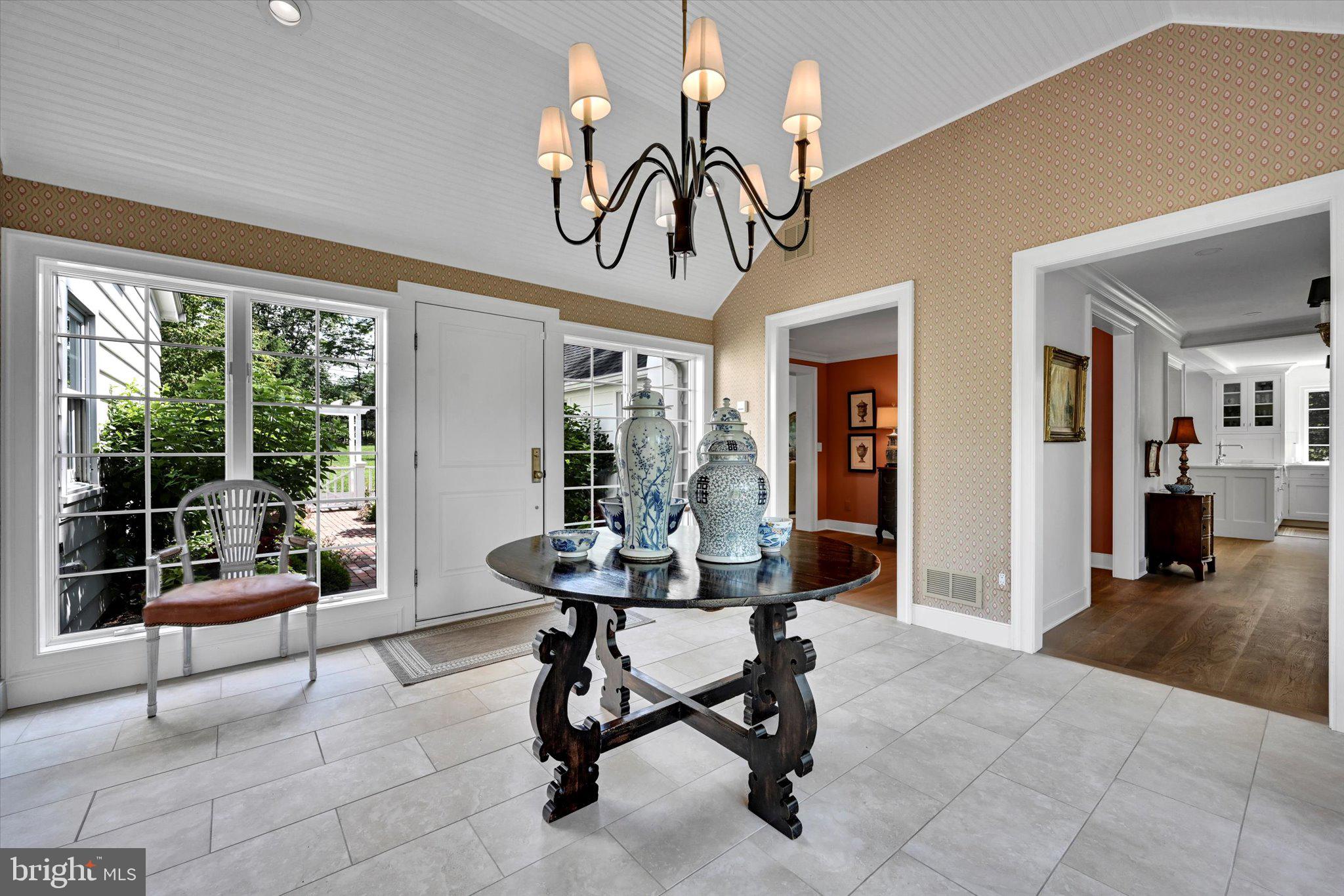 WHITE ACRES - Residential