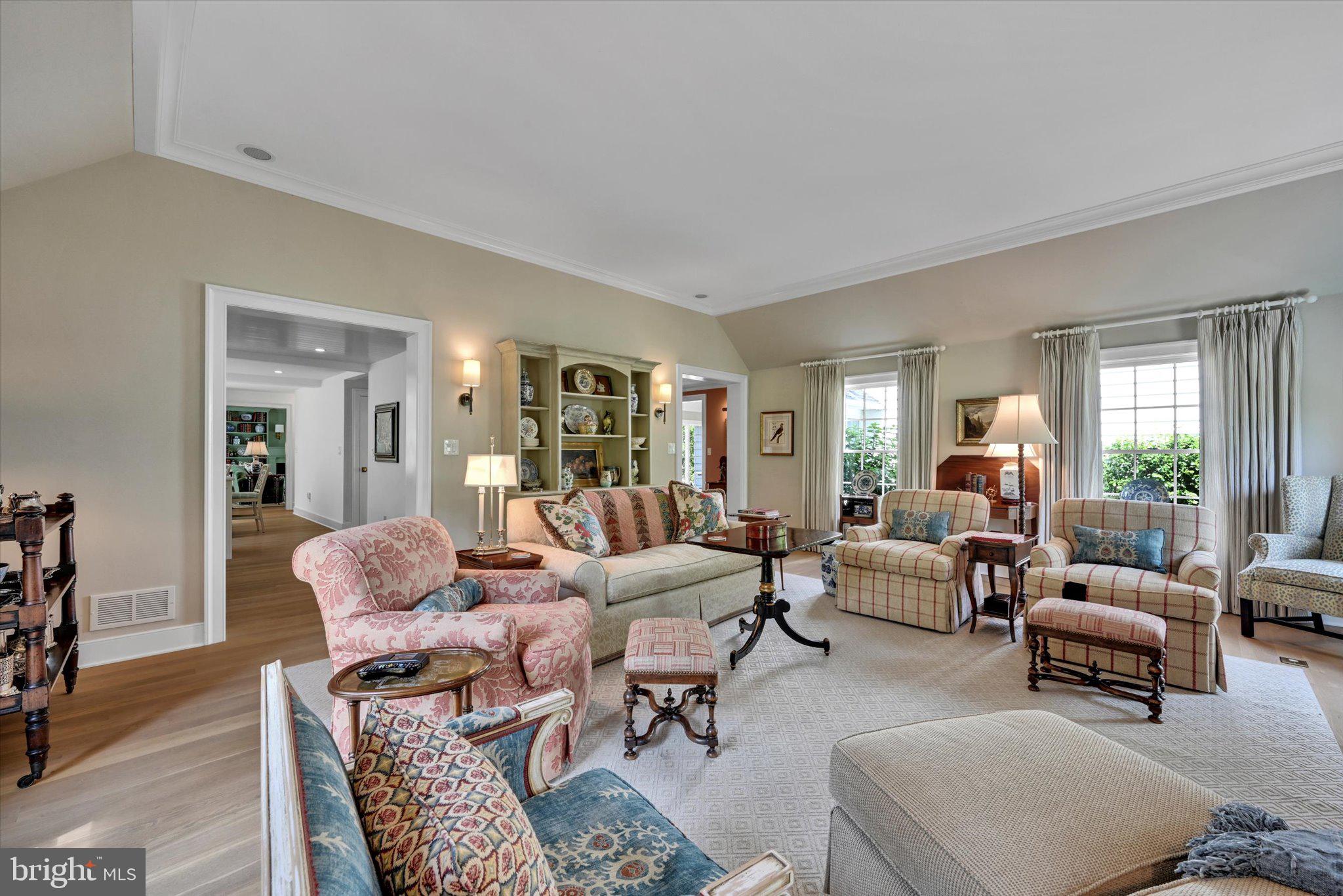 WHITE ACRES - Residential