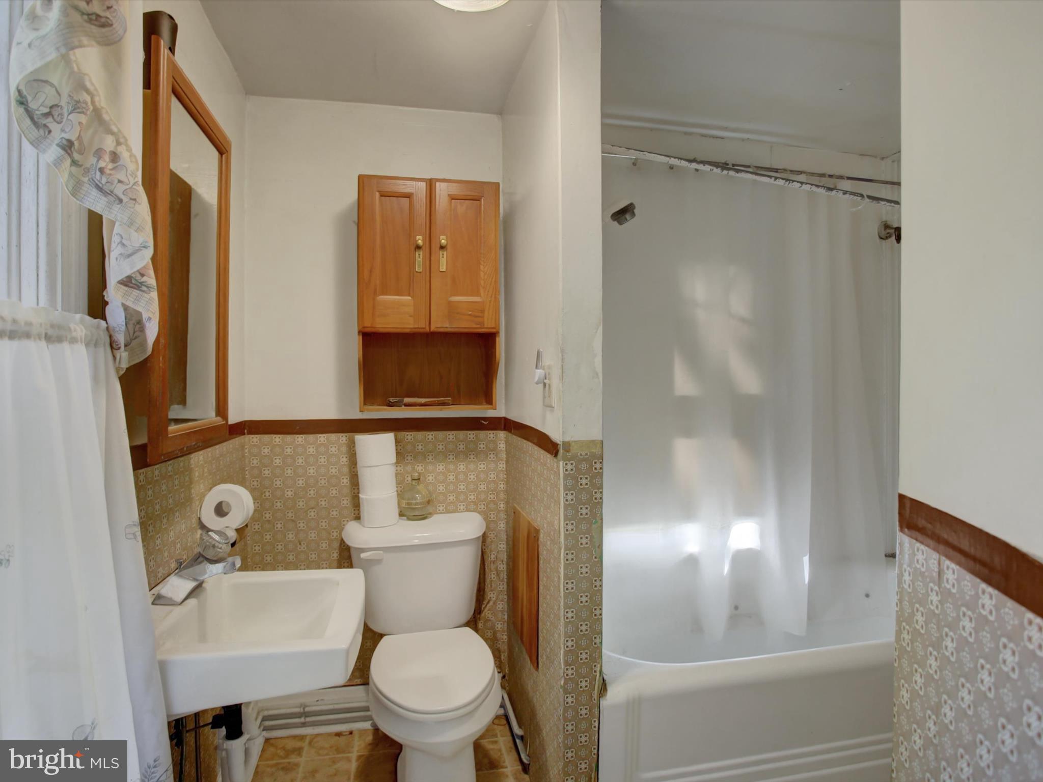 EDGEWOOD ROAD - Residential