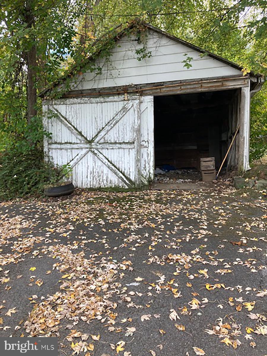 EDGEWOOD ROAD - Residential